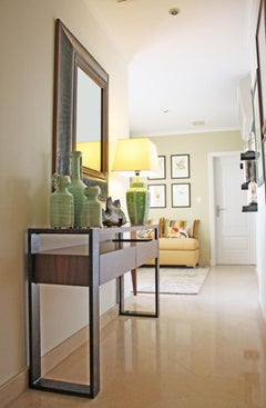 Konsolentisch Eisen in Holz und polierten Messingfüßen