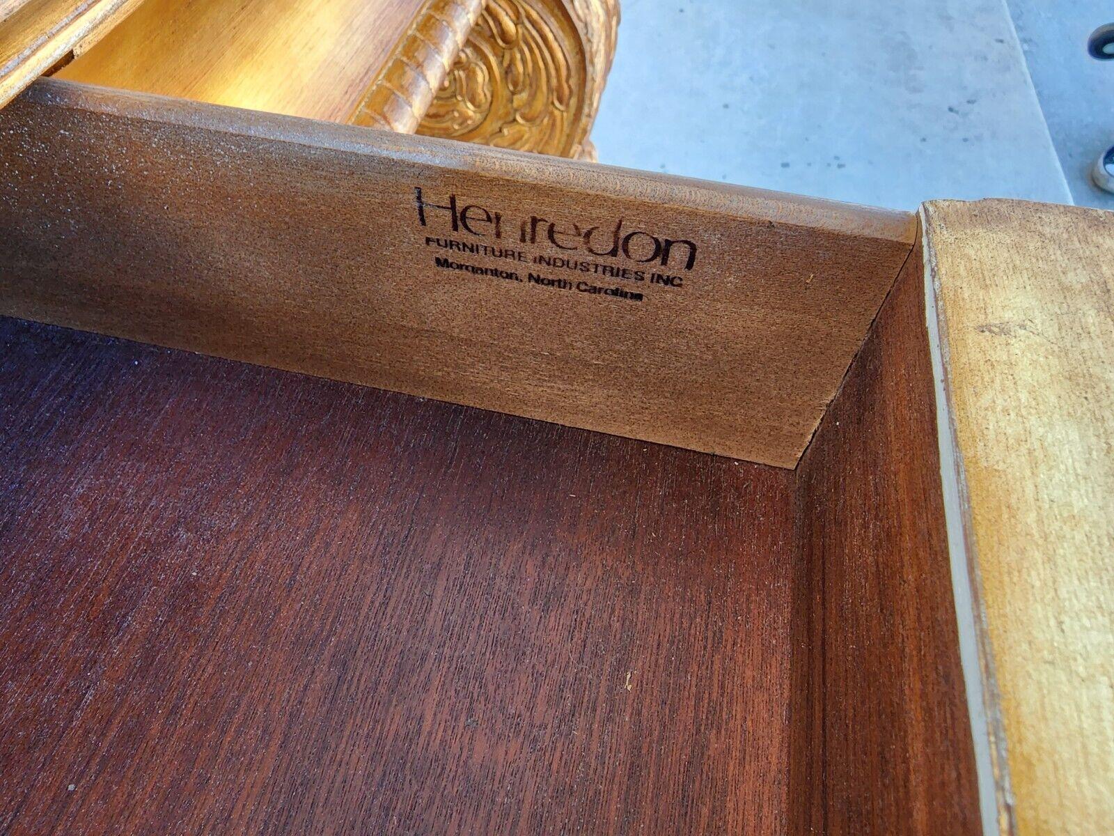Konsolentisch aus Marmor und vergoldetem Holz, Italienisch, von HENREDON im Angebot 9