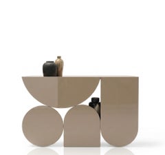 Mesa consola «Mogg Shape Console» de Uto Balmoral - Acabado brillante RAL 1019, estilo Bauhaus