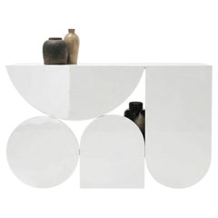 Mesa consola «Mogg Shape Console» de Uto Balmoral - Acabado brillante RAL 9016, estilo Bauhaus