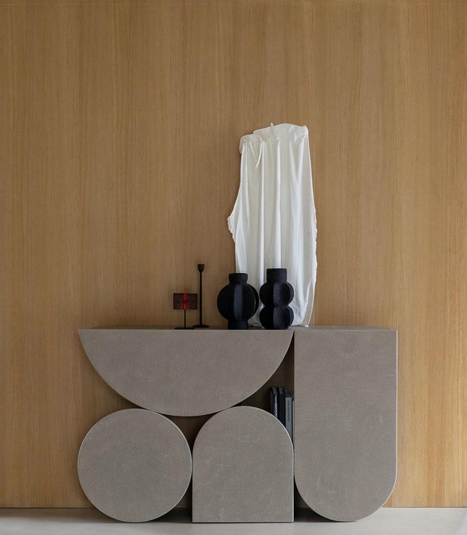 Brand: Mogg
Design: Uto Balmoral
Model: Shape Console

The Shape console stands out for its harmonious lines and timeless elegance. Made of MDF with a hand-spatulated finish, it is available in a variety of colors - White 01, Black 02, Grey 03,