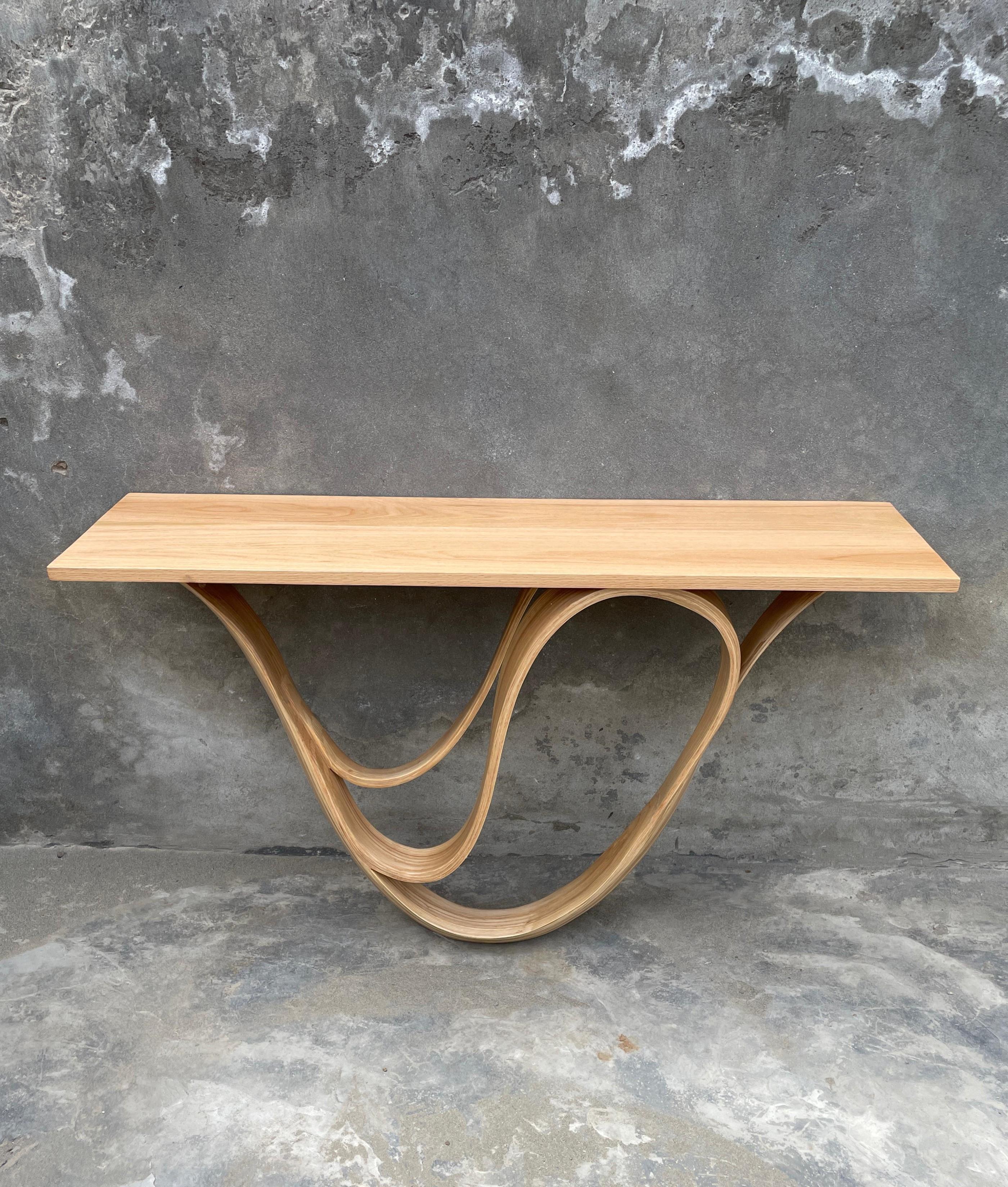 Konsolentisch Nr. 5 – Fluentum-Serie – Konsolentisch aus Massivholz (Organische Moderne) im Angebot