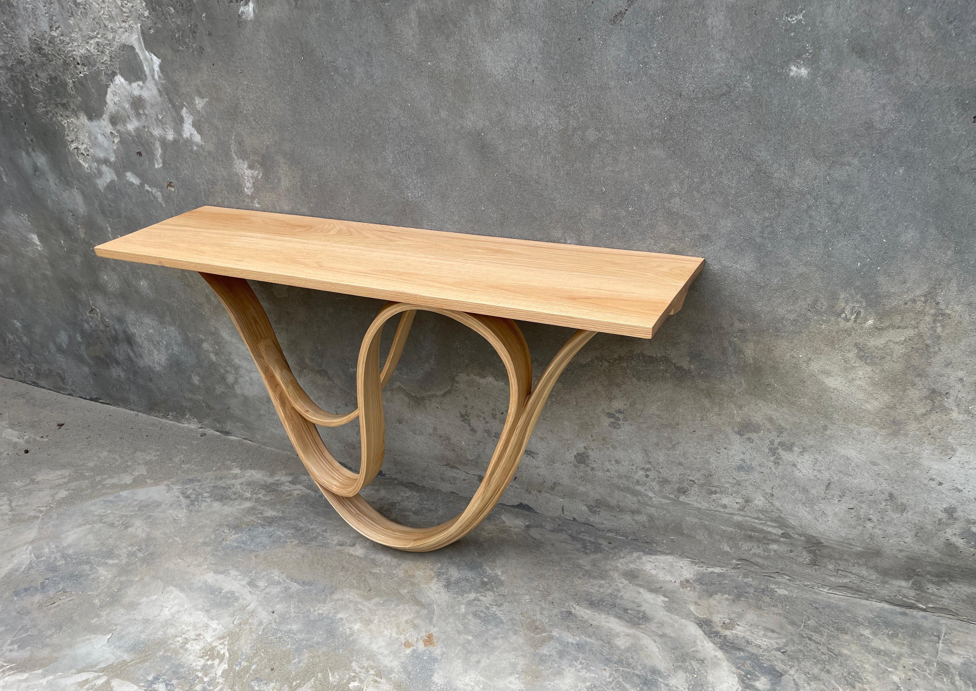 Konsolentisch Nr. 5 – Fluentum-Serie – Konsolentisch aus Massivholz im Zustand „Neu“ im Angebot in Cape Girardeau, MO
