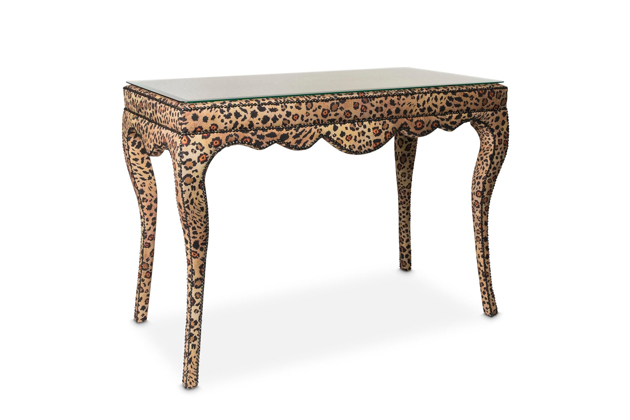 The elegant symmetry of Nyala antelope horns inspired the flowing forms of our Nyala Table - perfect for a dressing room or entrance hall table. Available in linen fabric only.
Dimensions: 47.25