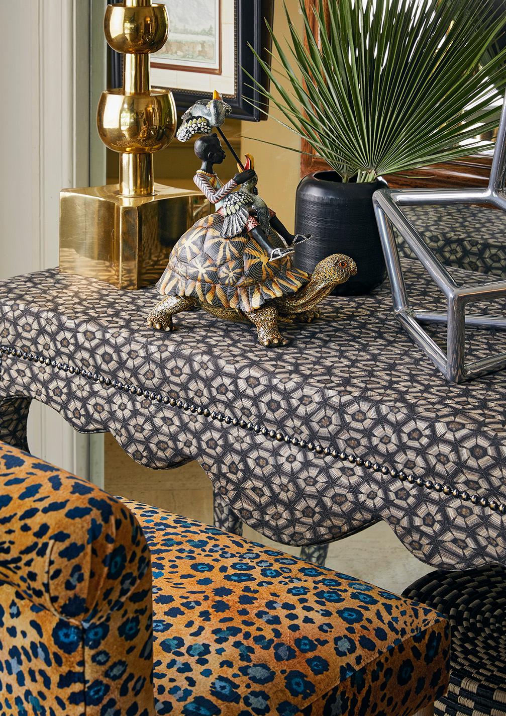 Console Table - Nyala Thanda Tortoise Linen Silver For Sale 3