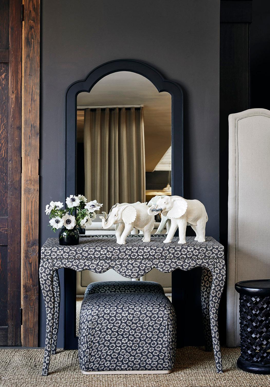 Console Table - Nyala Thanda Tortoise Linen Silver For Sale 4