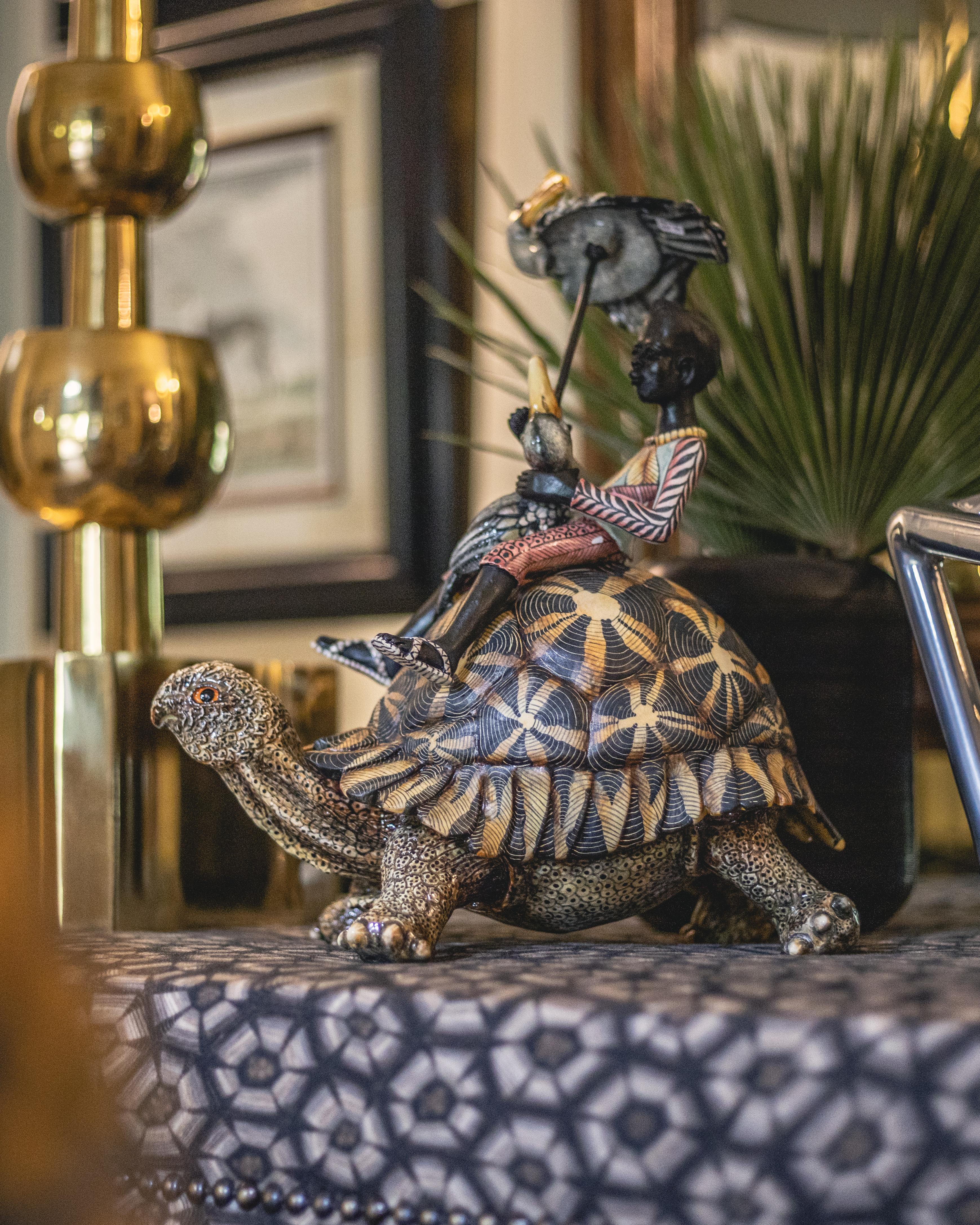 Console Table - Nyala Thanda Tortoise Linen Silver For Sale 5