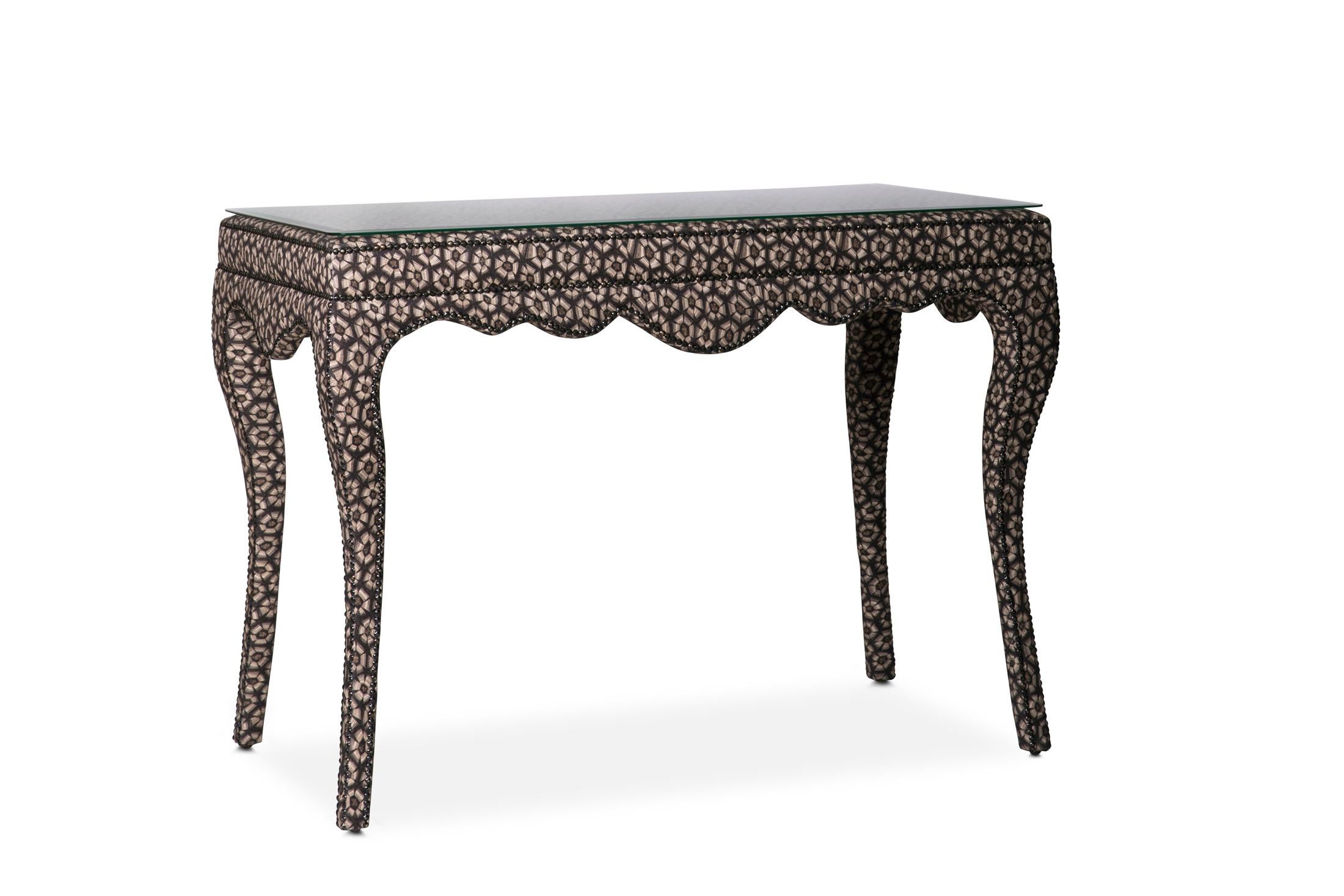 The elegant symmetry of Nyala antelope horns inspired the flowing forms of our Nyala Table - perfect for a dressing room or entrance hall table. Available in linen fabric only.
Dimensions: 47.25