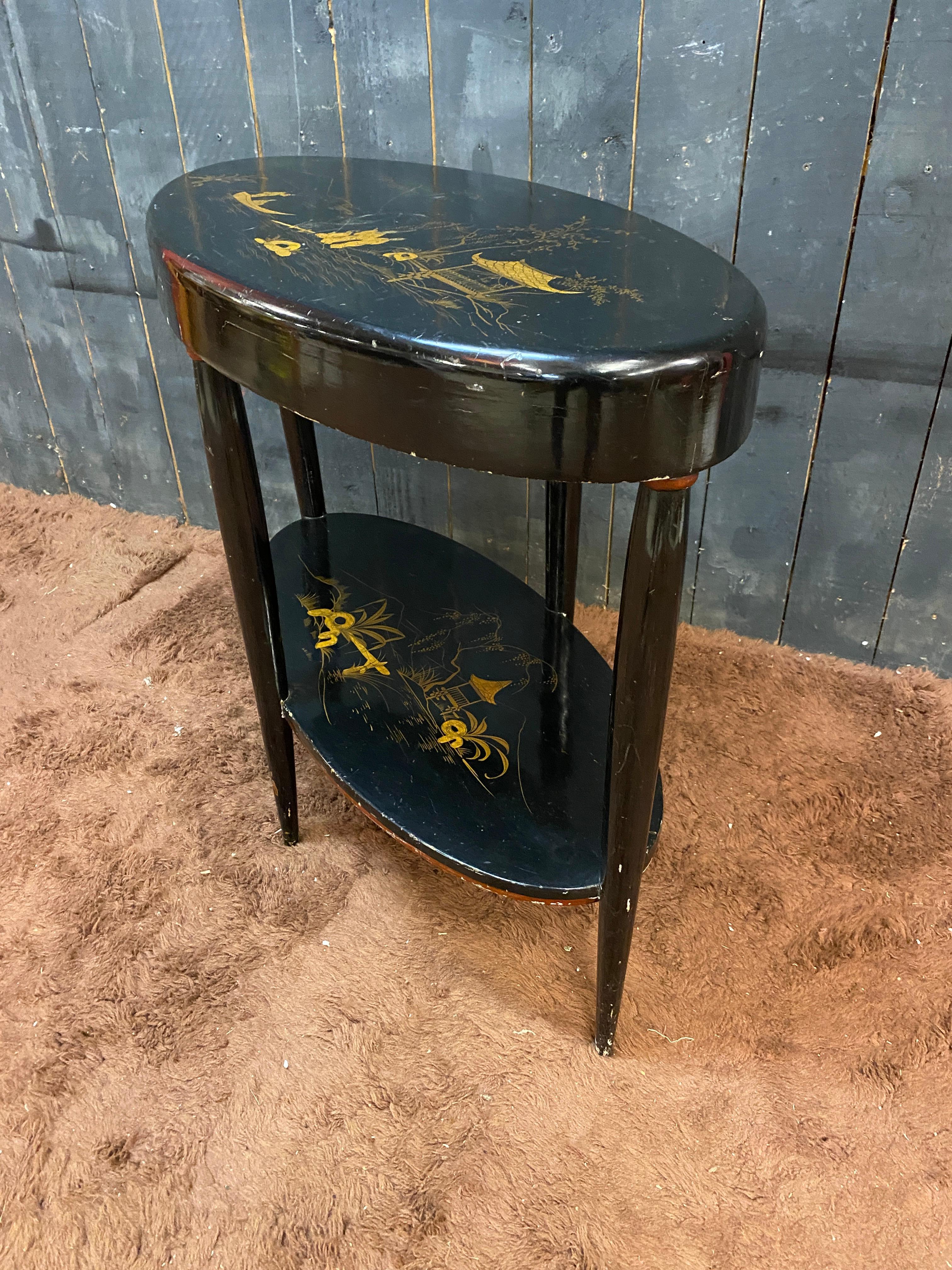 Console table or high gueridon  in black and gold lacquered wood circa 1930 For Sale 2