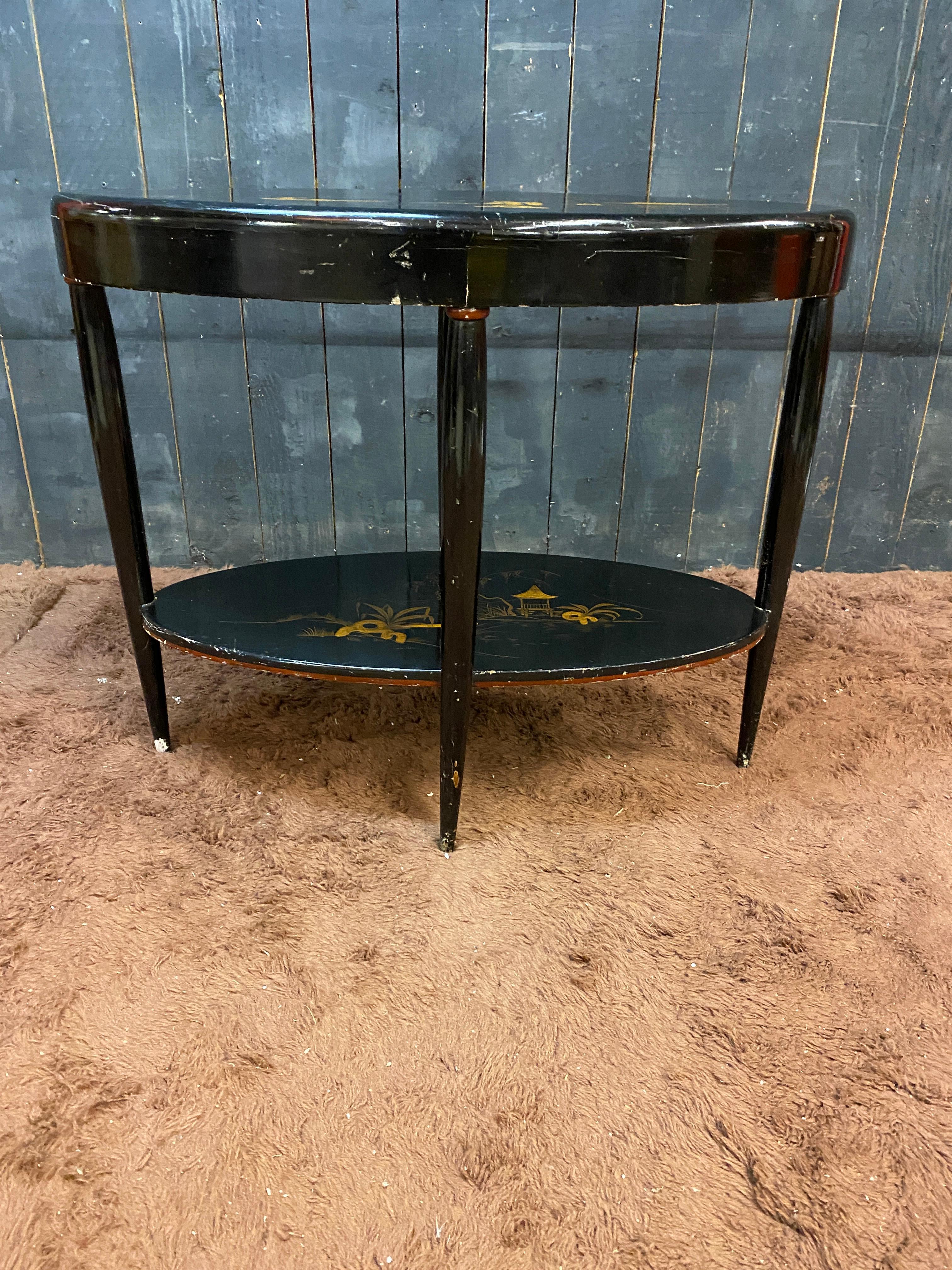 Console table or high gueridon  in black and gold lacquered wood circa 1930 For Sale 4