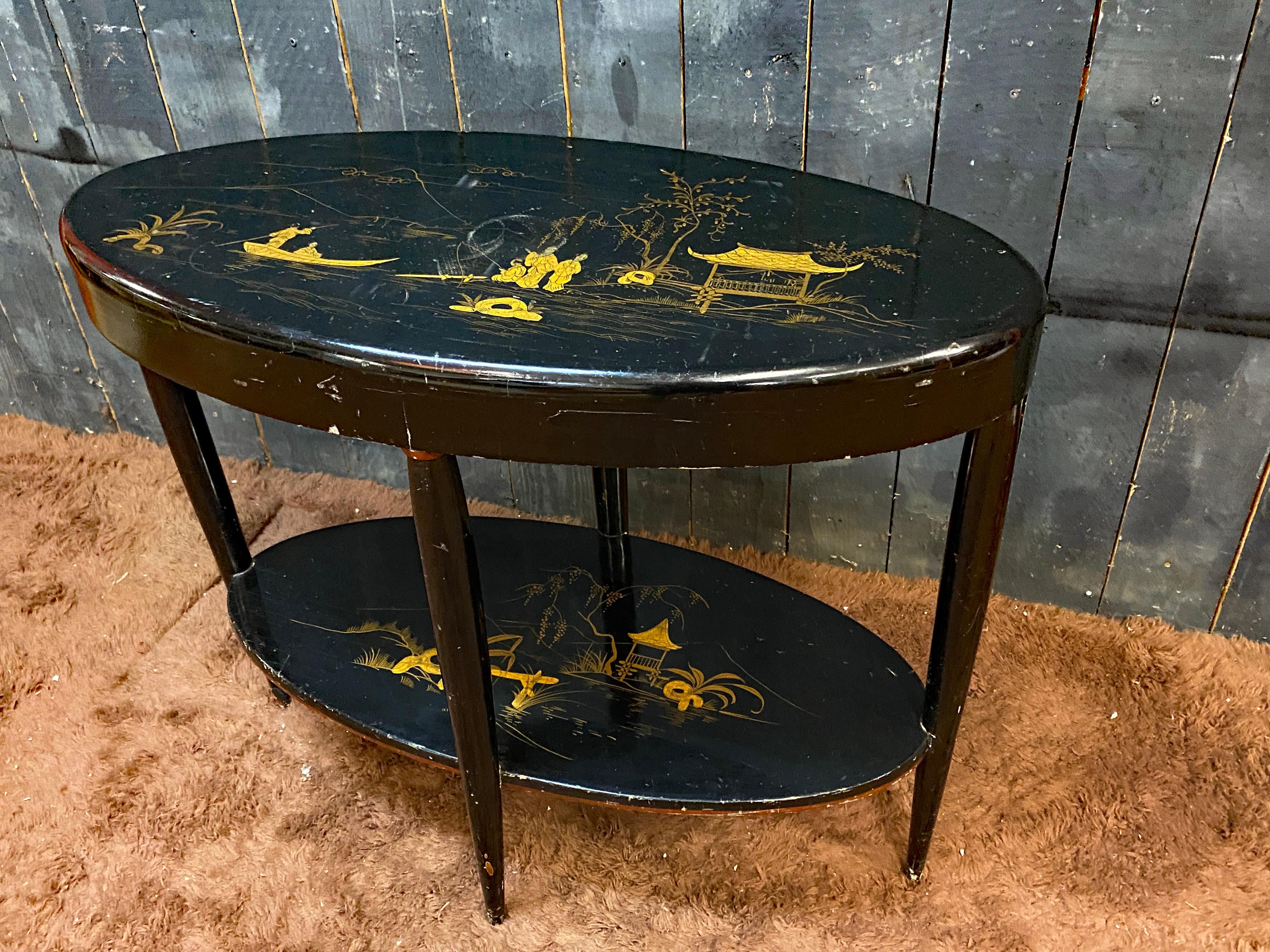 French Console table or high gueridon  in black and gold lacquered wood circa 1930 For Sale