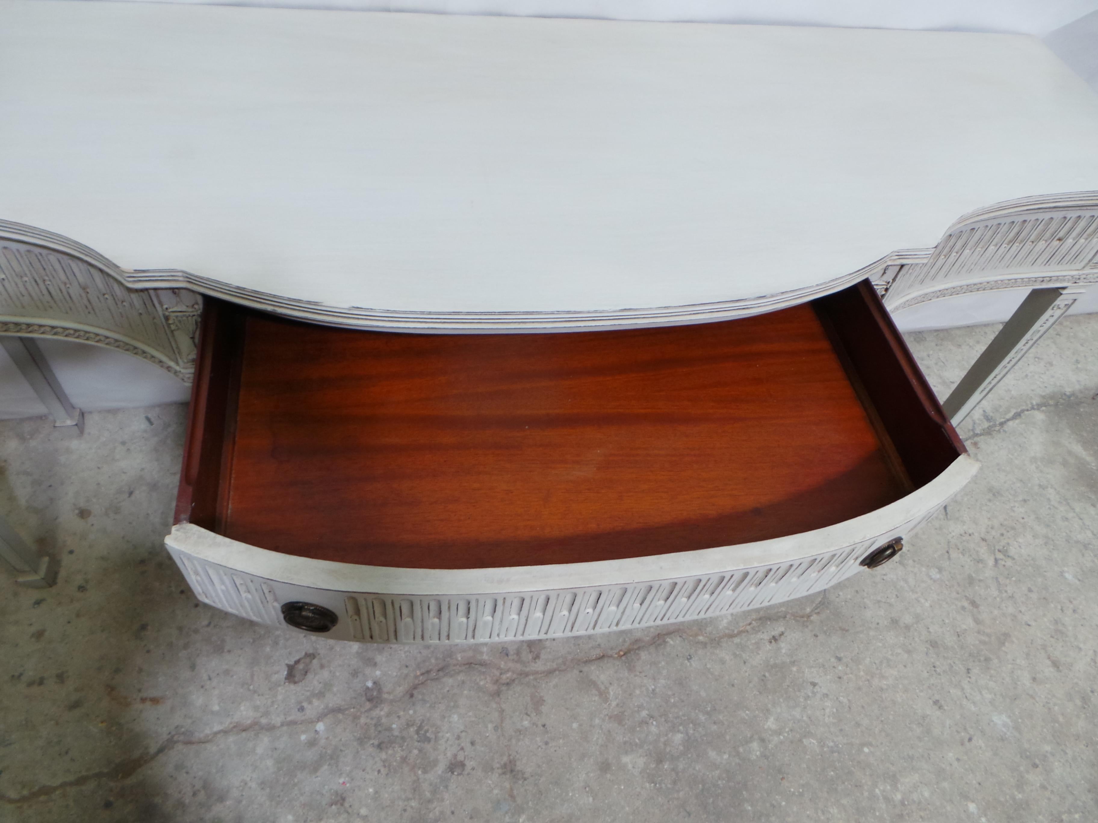 Milieu du XXe siècle Table console suédoise de style gustavien en vente