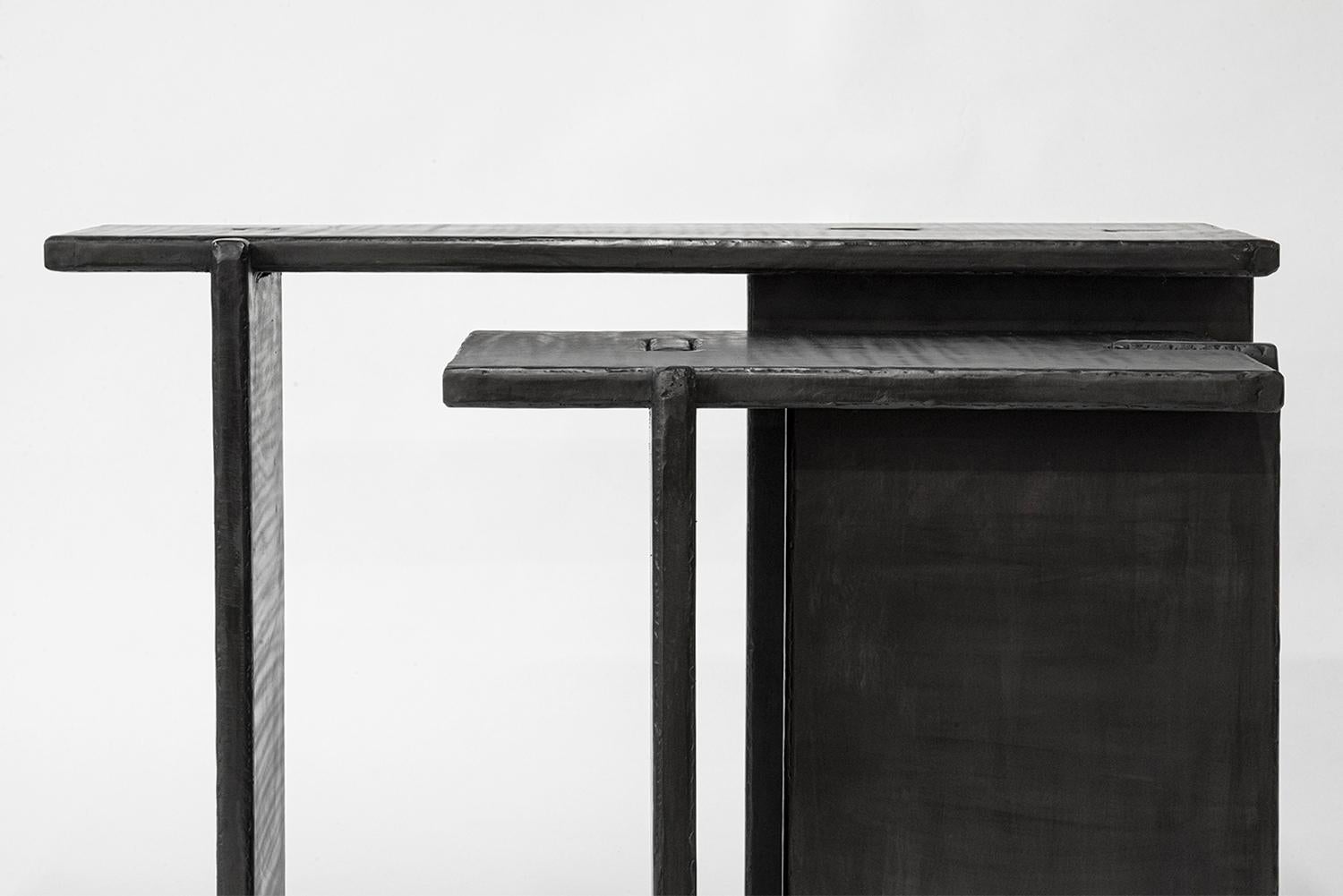 Acier Table console unique en acier ciré organique noir organique moderne/contemporain en vente