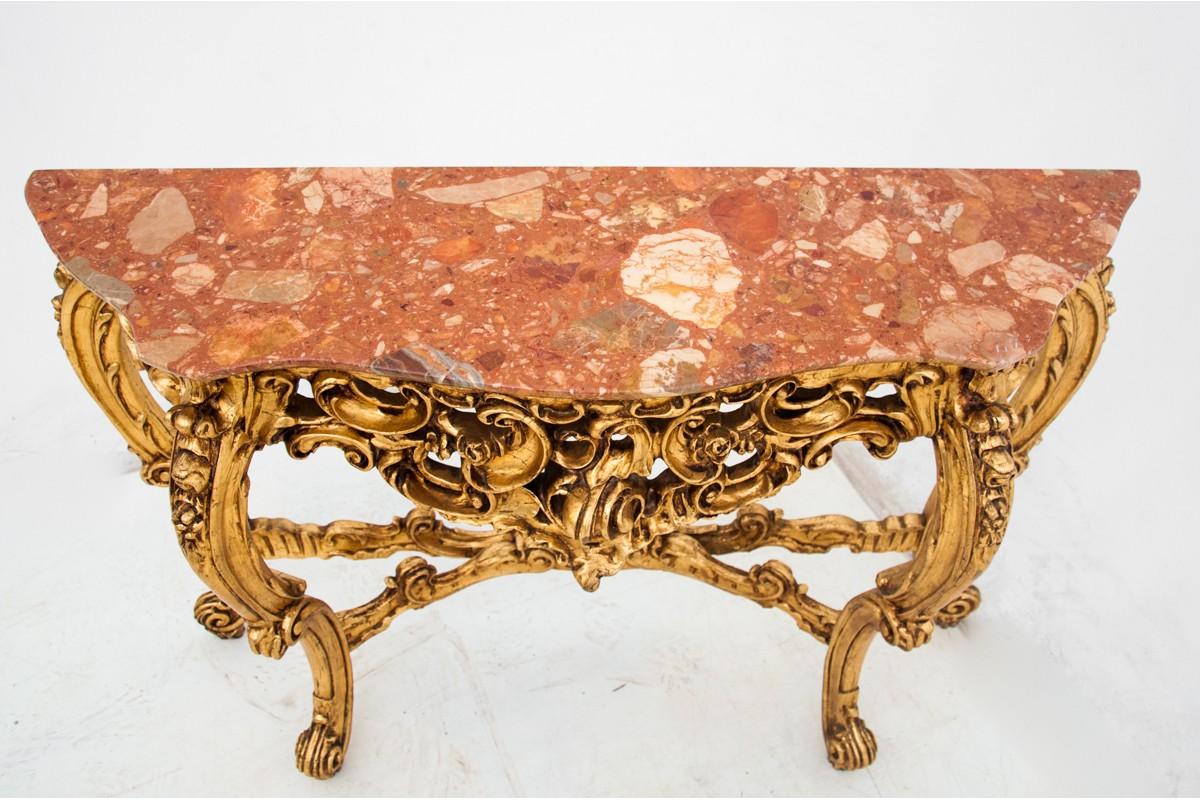 Console table with a marble top

Made in France with gold-painted wood and a marble top.

Very good condition.

Dimensions

Console height 85 cm width 123 cm depth 35 cm.