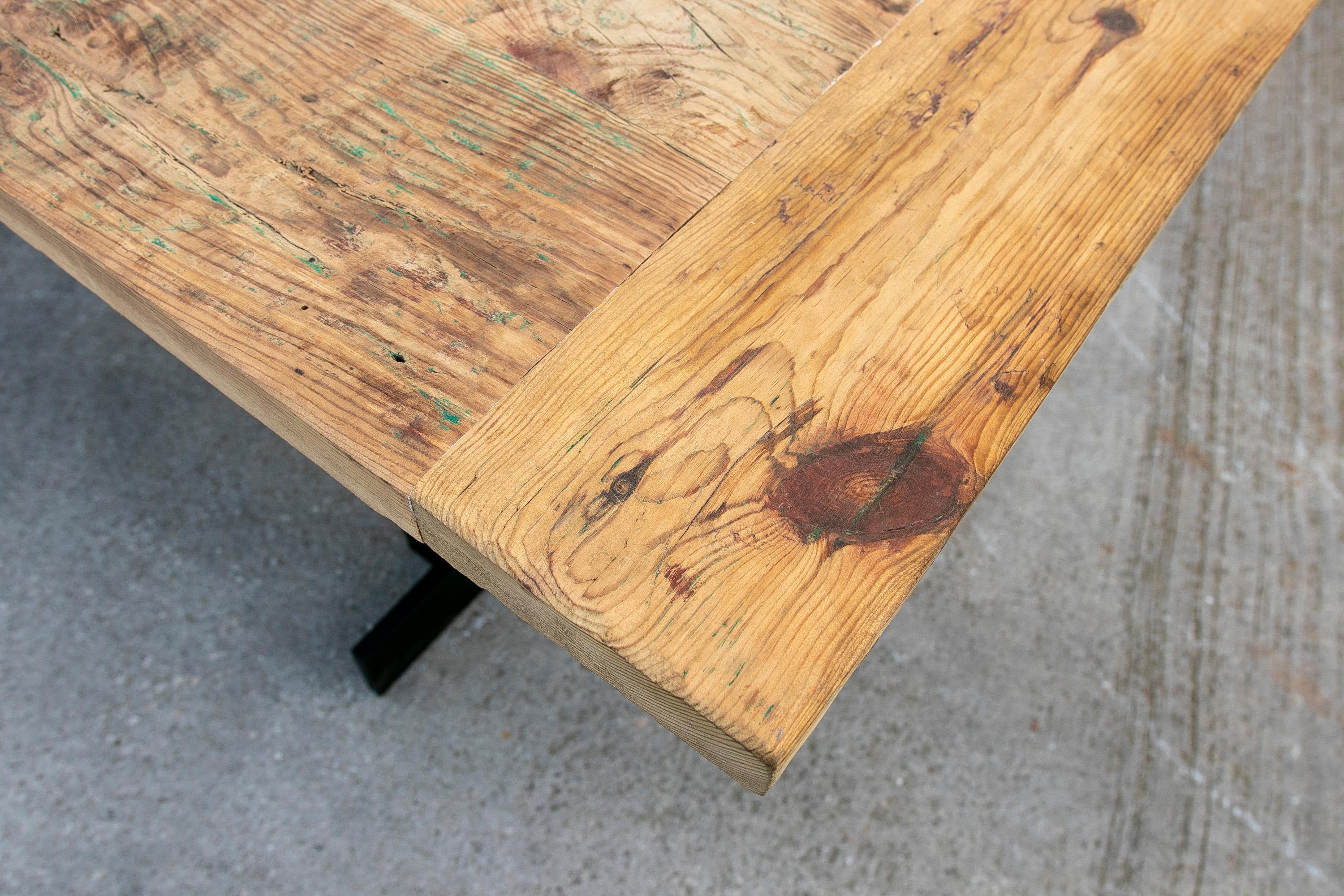 Fer Table console avec base en fer et plateau en bois rustique en vente