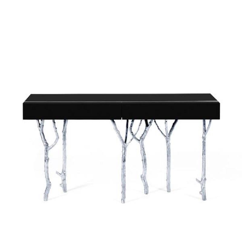 This console is a tribute to Nature’s graciousness. The legs are made from fig tree branches in brass casting mold. The lacquered top has two drawers with purpleheart wood veneer lined with a subtle metal rim.
Top: Lacquered in all RAL colors with
