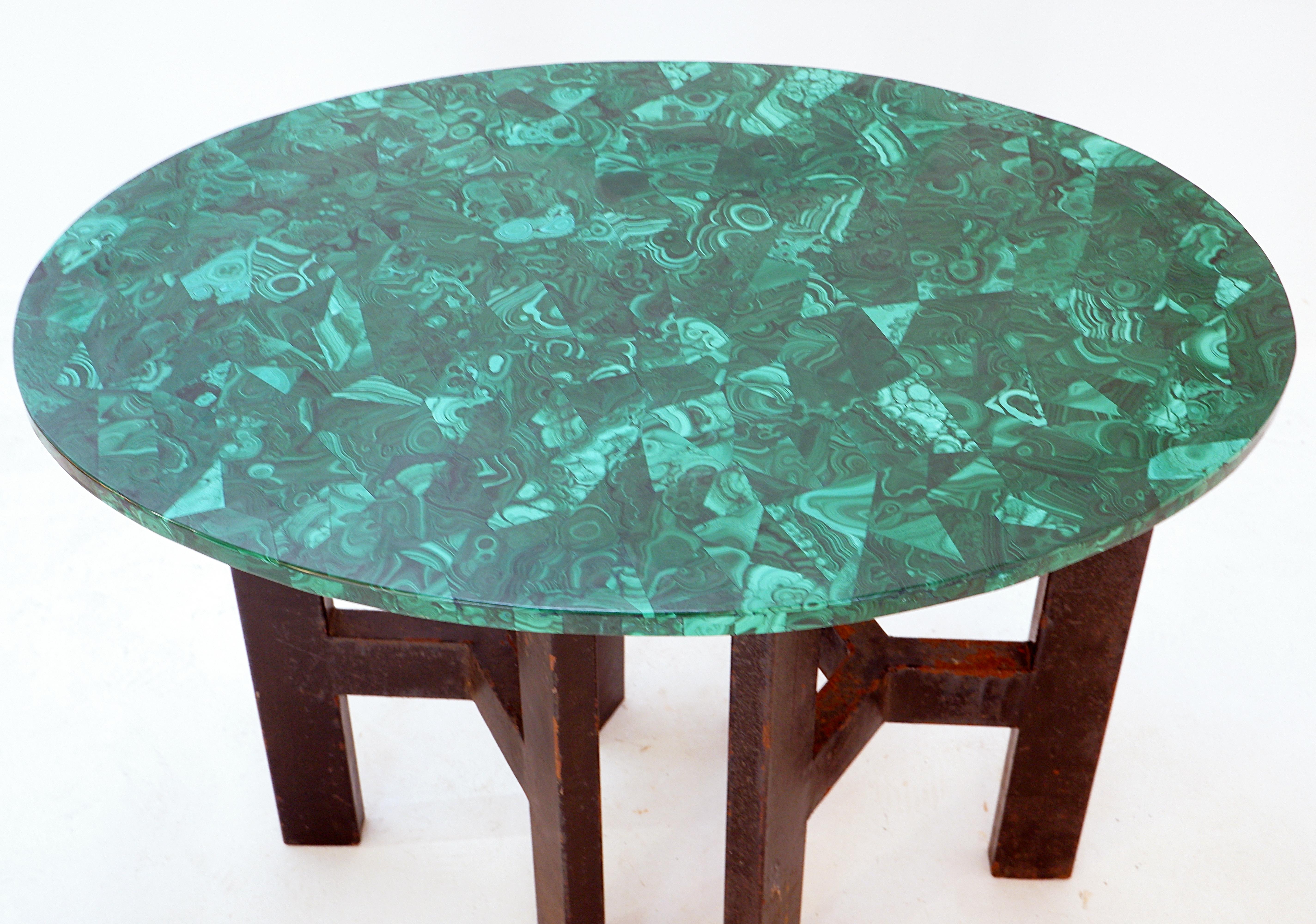 Console table with malachite top on double tripod base in black metal In Good Condition For Sale In Linkebeek, BE