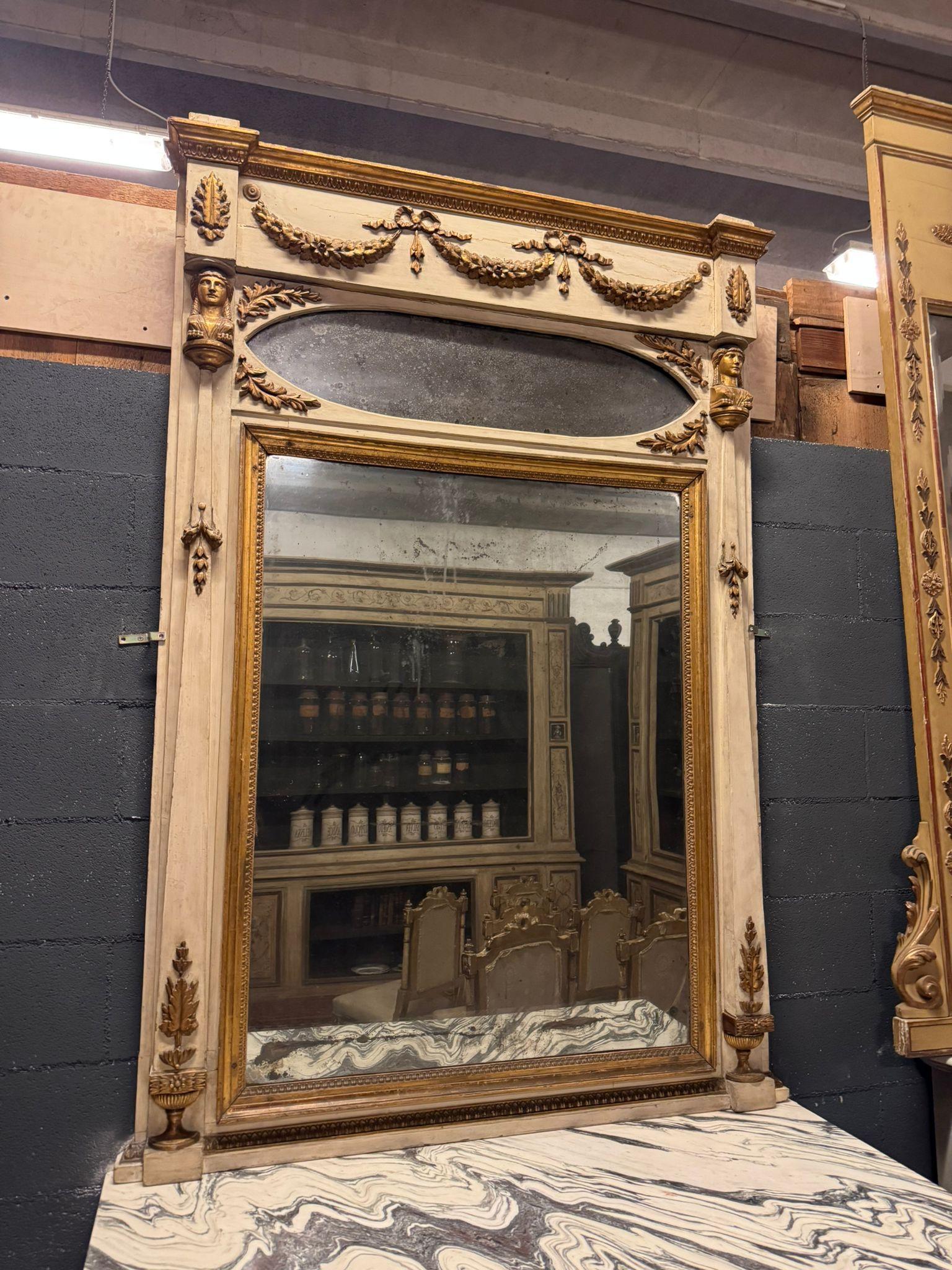 Mesa consola con espejo de estilo neoclásico, lacada y dorada, italia Italiano en venta