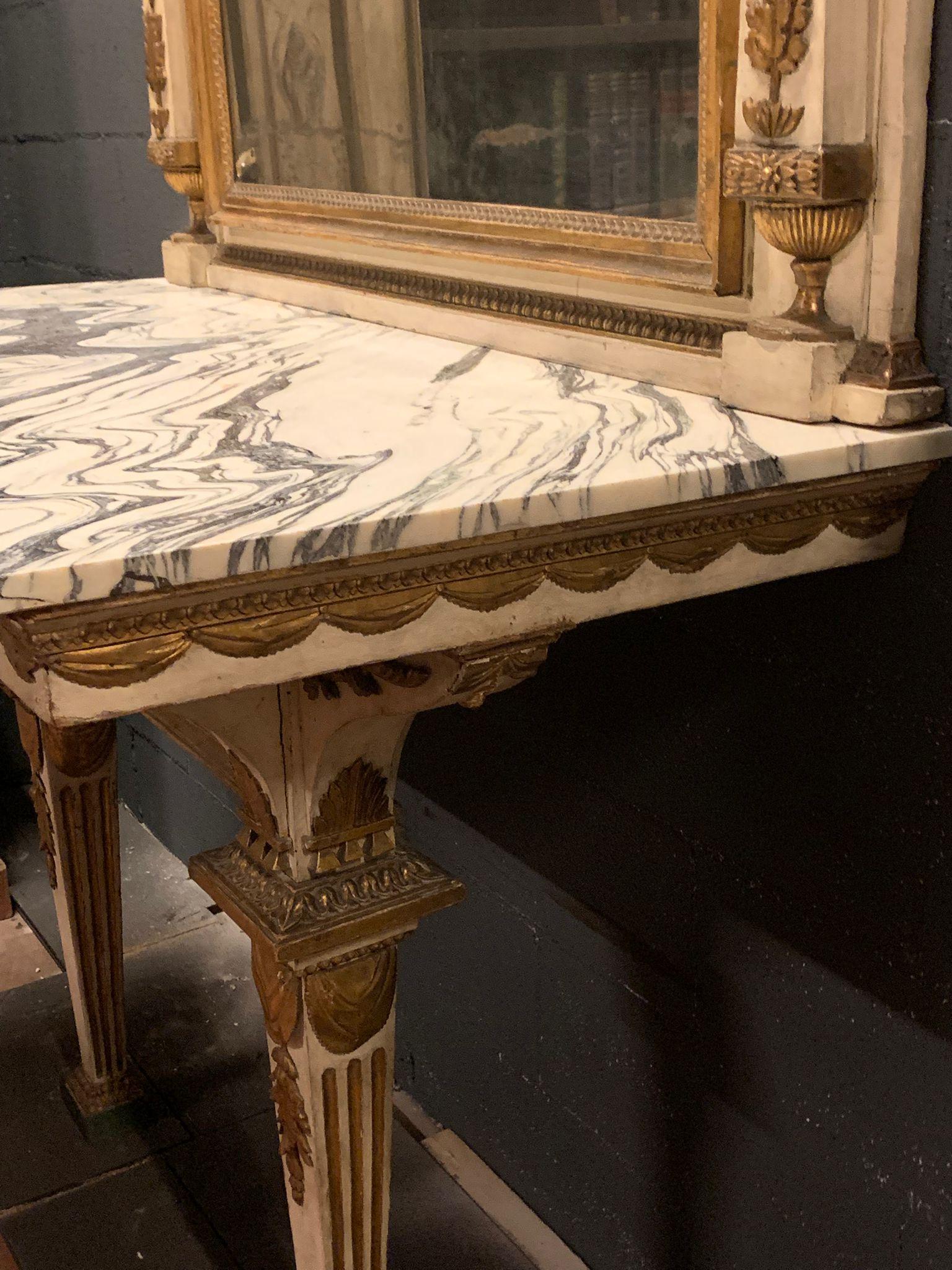 Mesa consola con espejo de estilo neoclásico, lacada y dorada, italia Tallado en venta