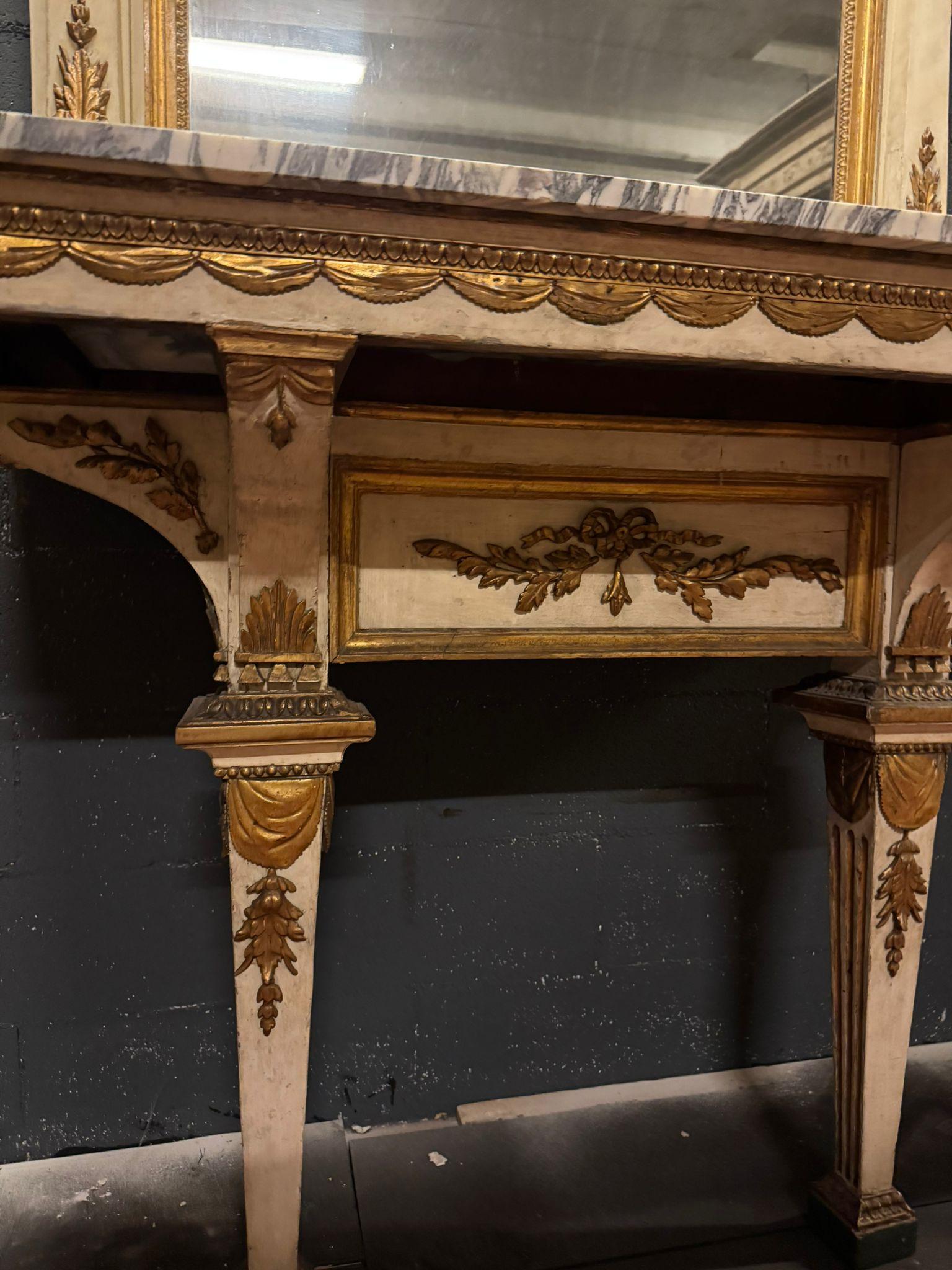 Mesa consola con espejo de estilo neoclásico, lacada y dorada, italia en venta 1