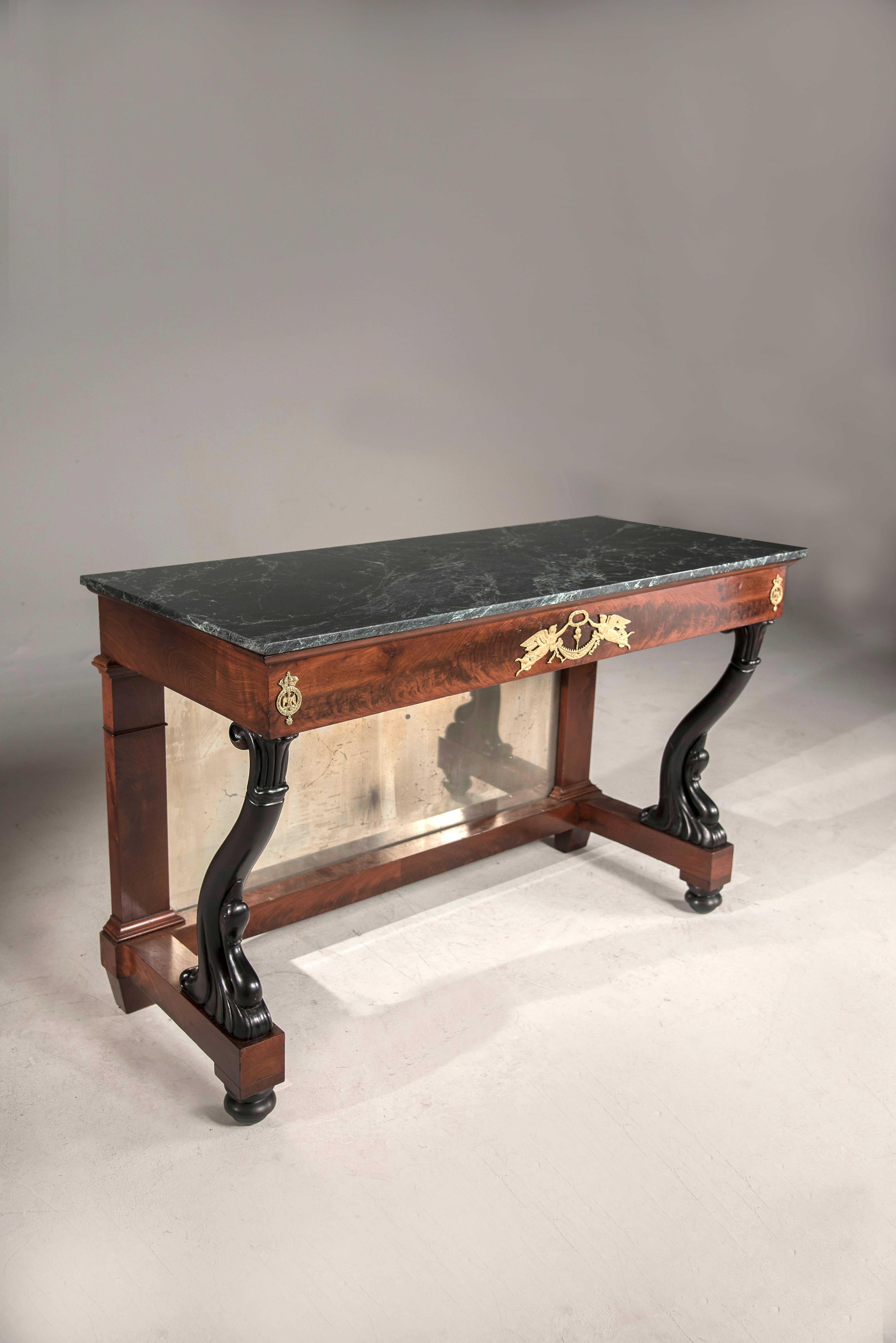 Table console Empire en acajou et Antiquités avec plateau en marbre Antique Mirror back en vente 7
