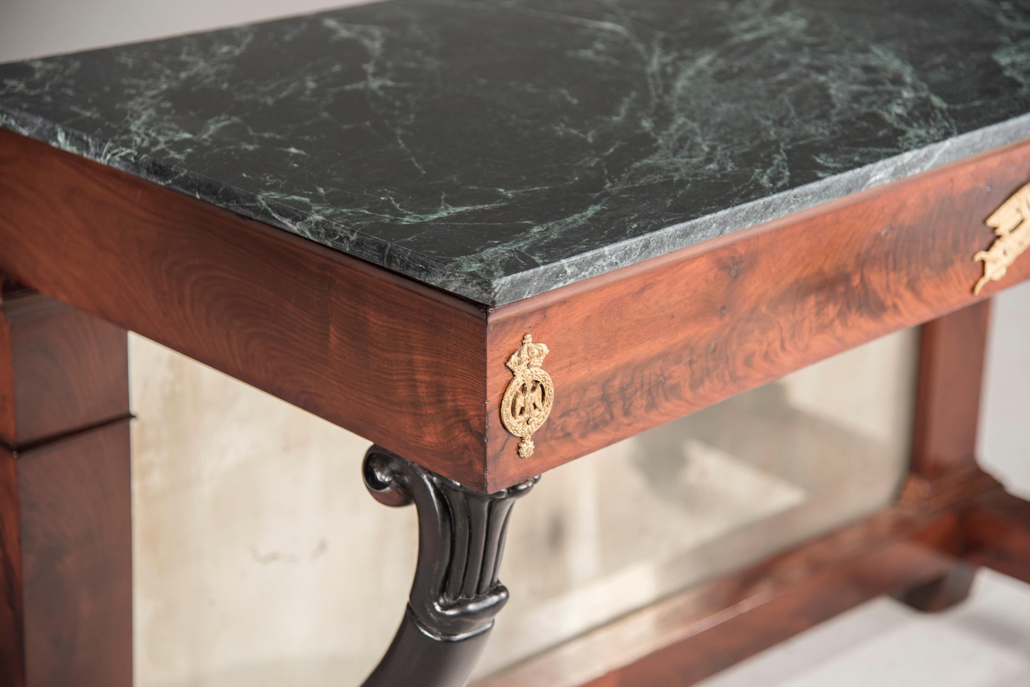 XIXe siècle Table console Empire en acajou et Antiquités avec plateau en marbre Antique Mirror back en vente