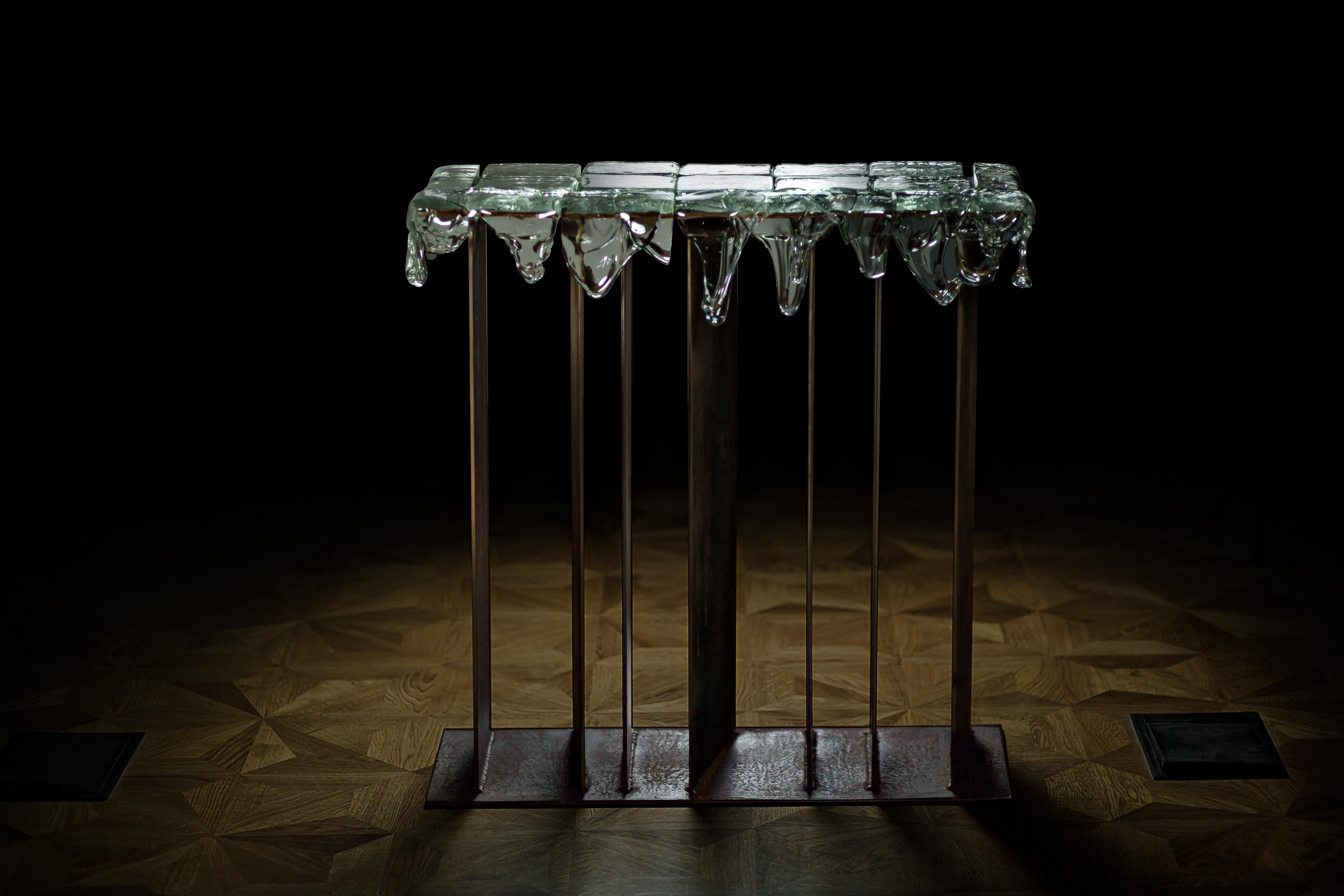 Console time sculpted by Alexandr Pinchuk
Dimensions: 32.5 x 85 x H 82 cm
Materials: Iron, glass.




   