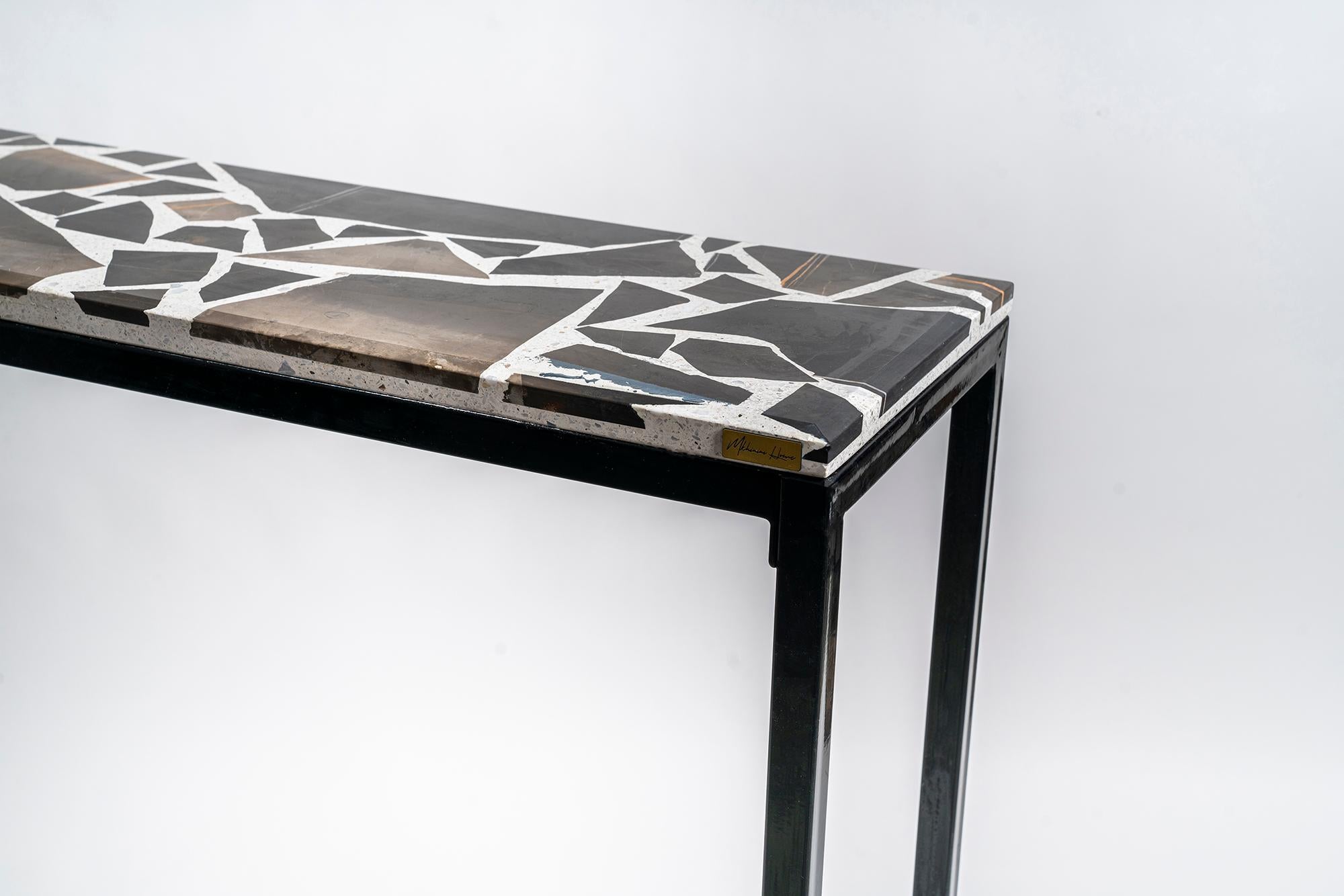 The magical union of Terrazzo and black steel gives this console table a refined elegance. Its minimalist appearance gives it both a modern character and a graceful allure.
Entirely handmade, this Console table with a unique Terrazzo top,