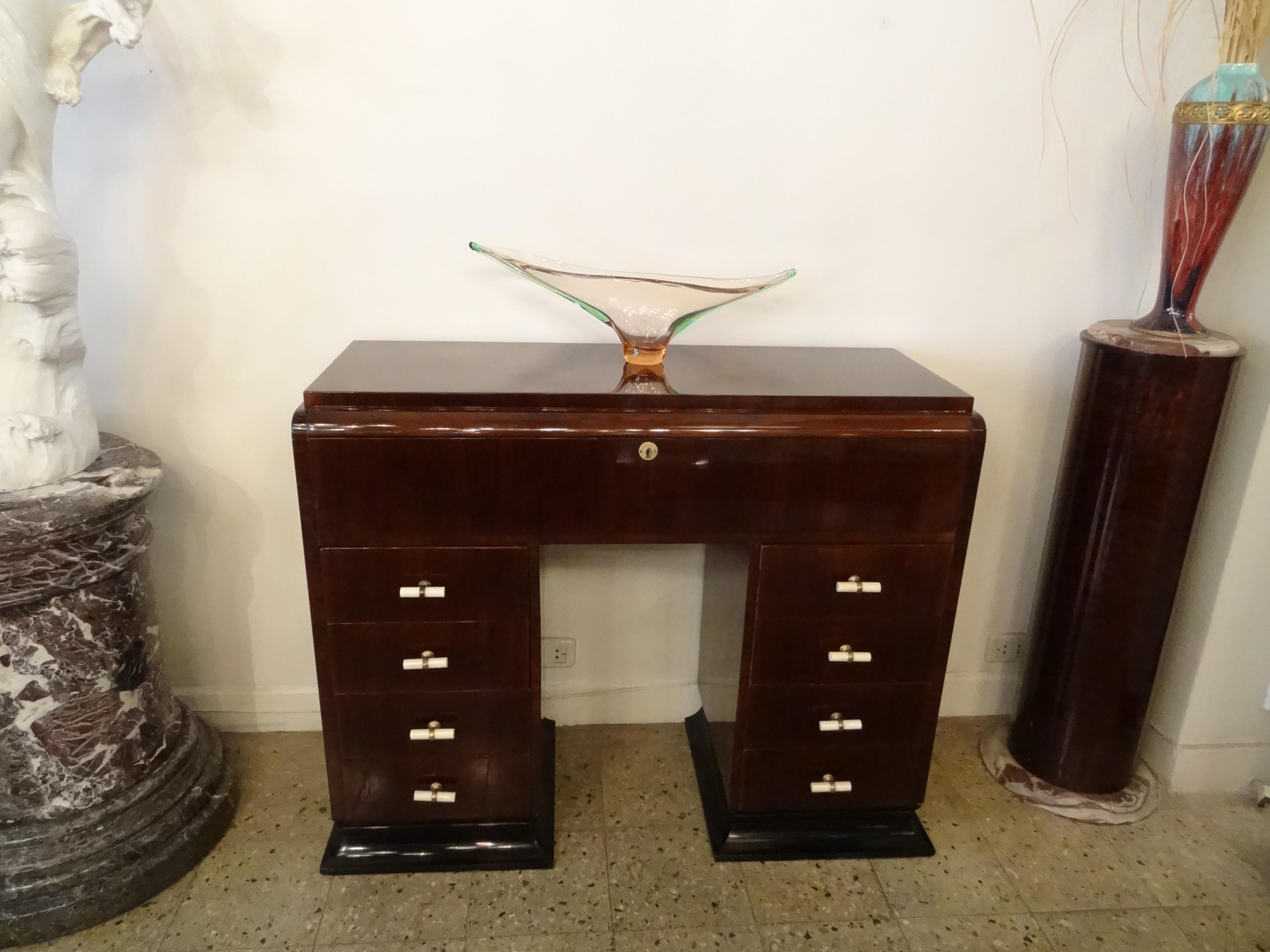 Art Deco
Year: 1930
Country: French
Wood 
Finish: polyurethanic lacquer

It is an elegant and sophisticated console.
You want to live in the golden years, this is console that your project needs.
We have specialized in the sale of Art Deco and Art