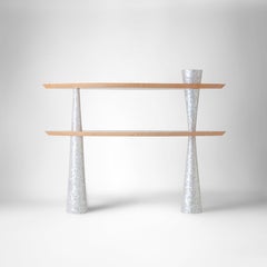 Console con gambe in madreperla posate a mano e 2 piani in Oak massiccio a forma organica