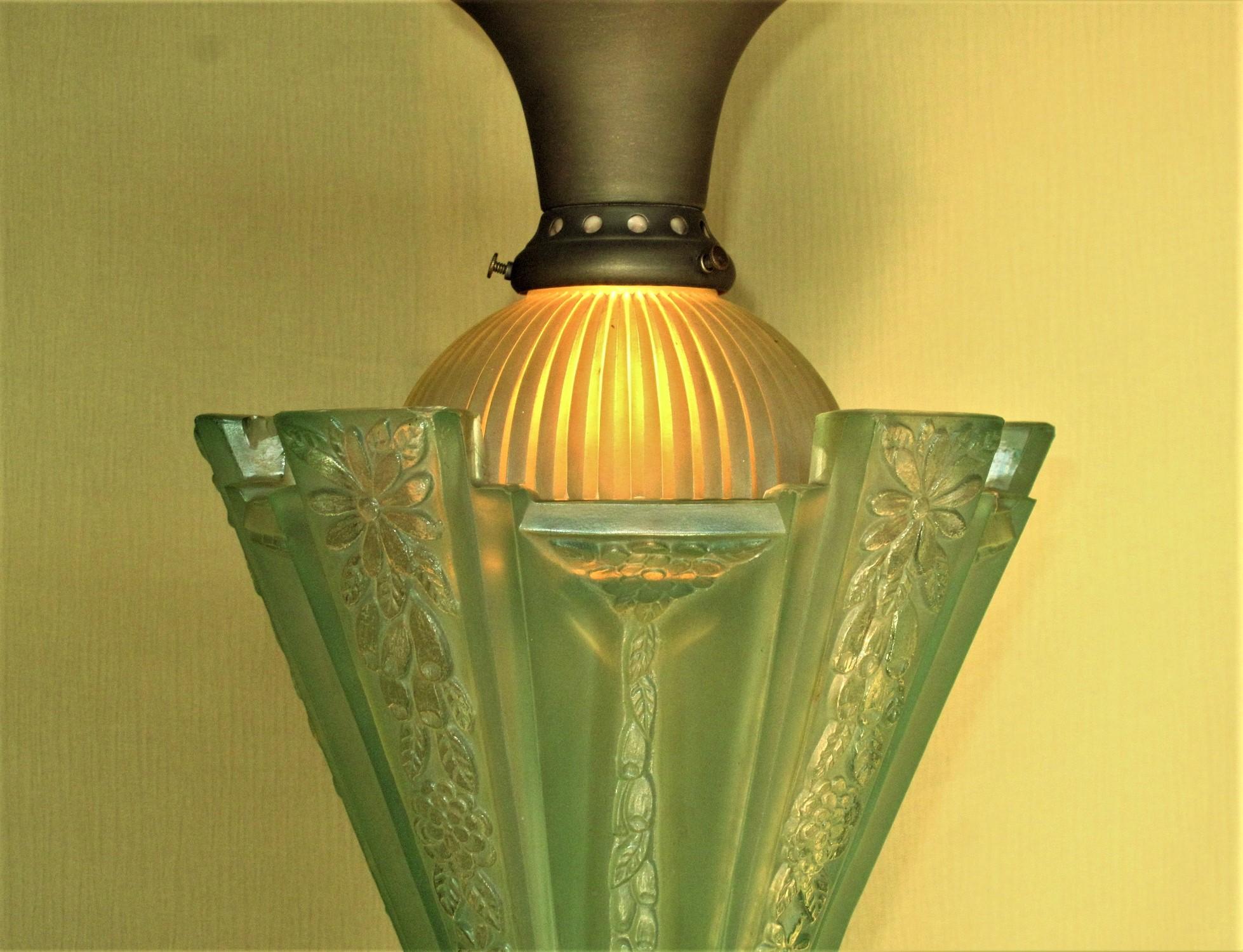 Consolidated Glass Co. 2 Piece Moderinizer in Rare Green In Good Condition For Sale In Prescott, US