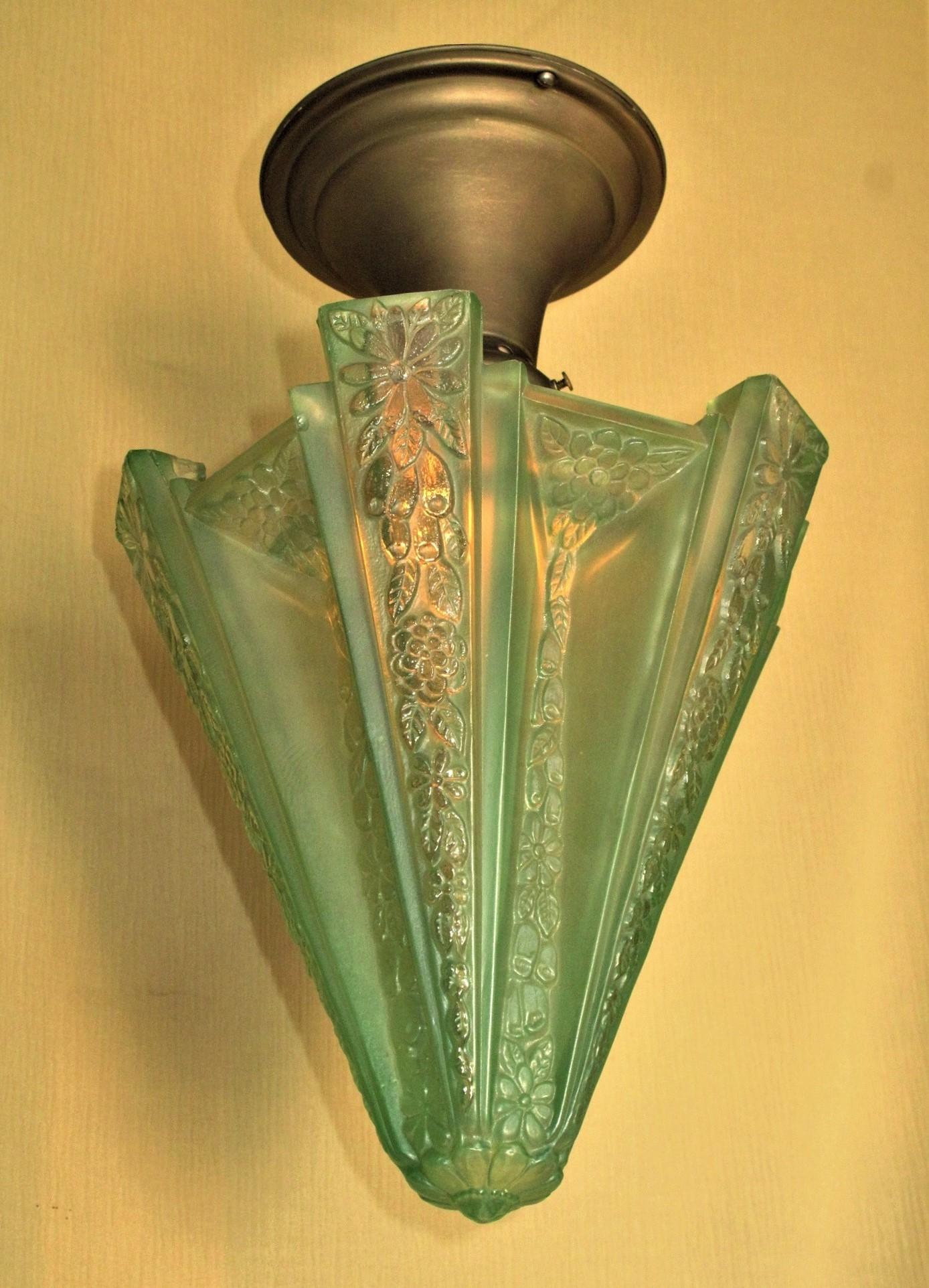 20ième siècle Consolidated Glass Co. - 2 pièces Moderinizer en vert rare en vente