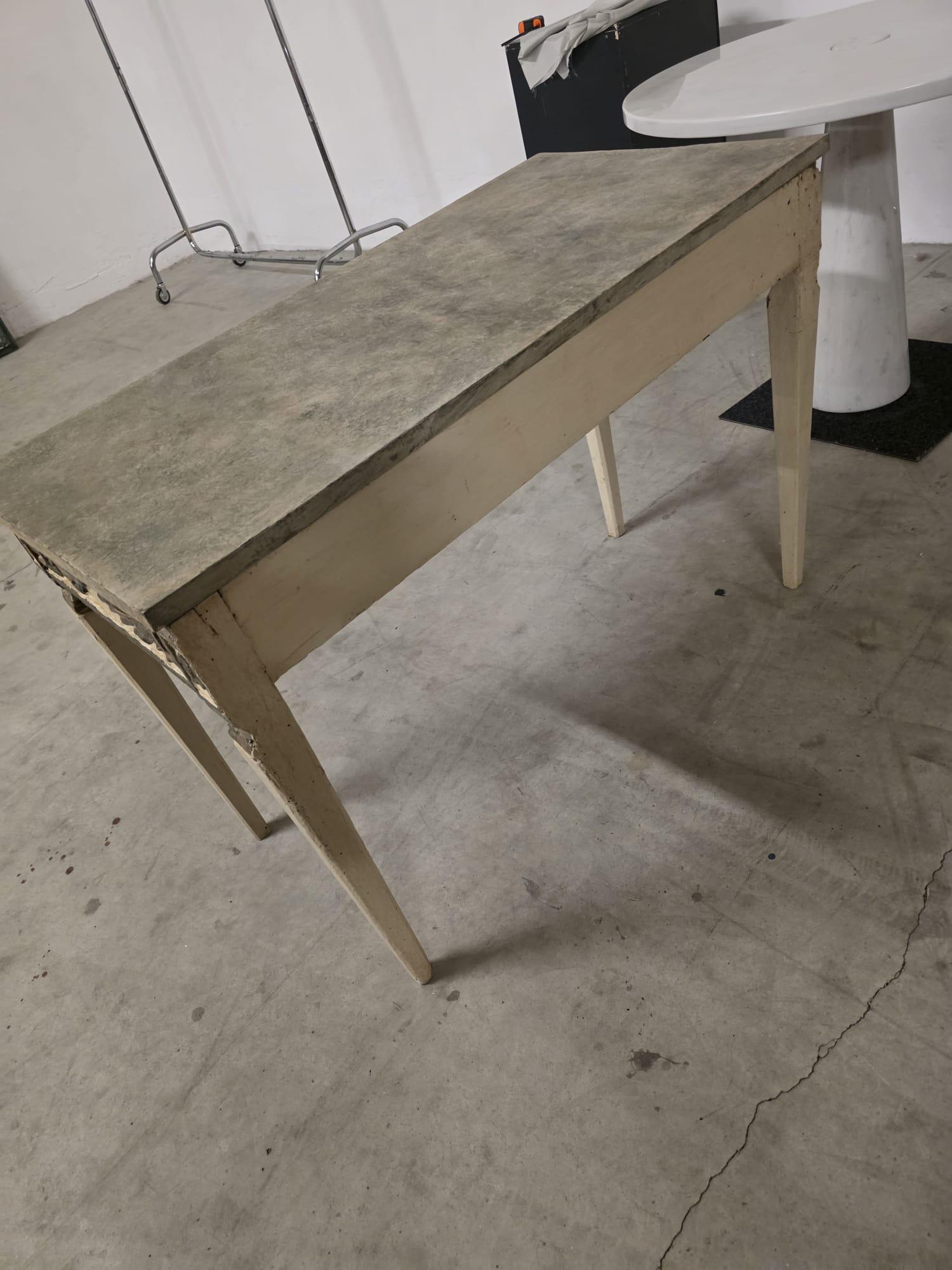 Mitte November dekorativer Konsolentisch im Louis XVI-Stil im Angebot 3