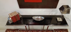 Table console Design 80s Acier satiné avec plateau laqué noir