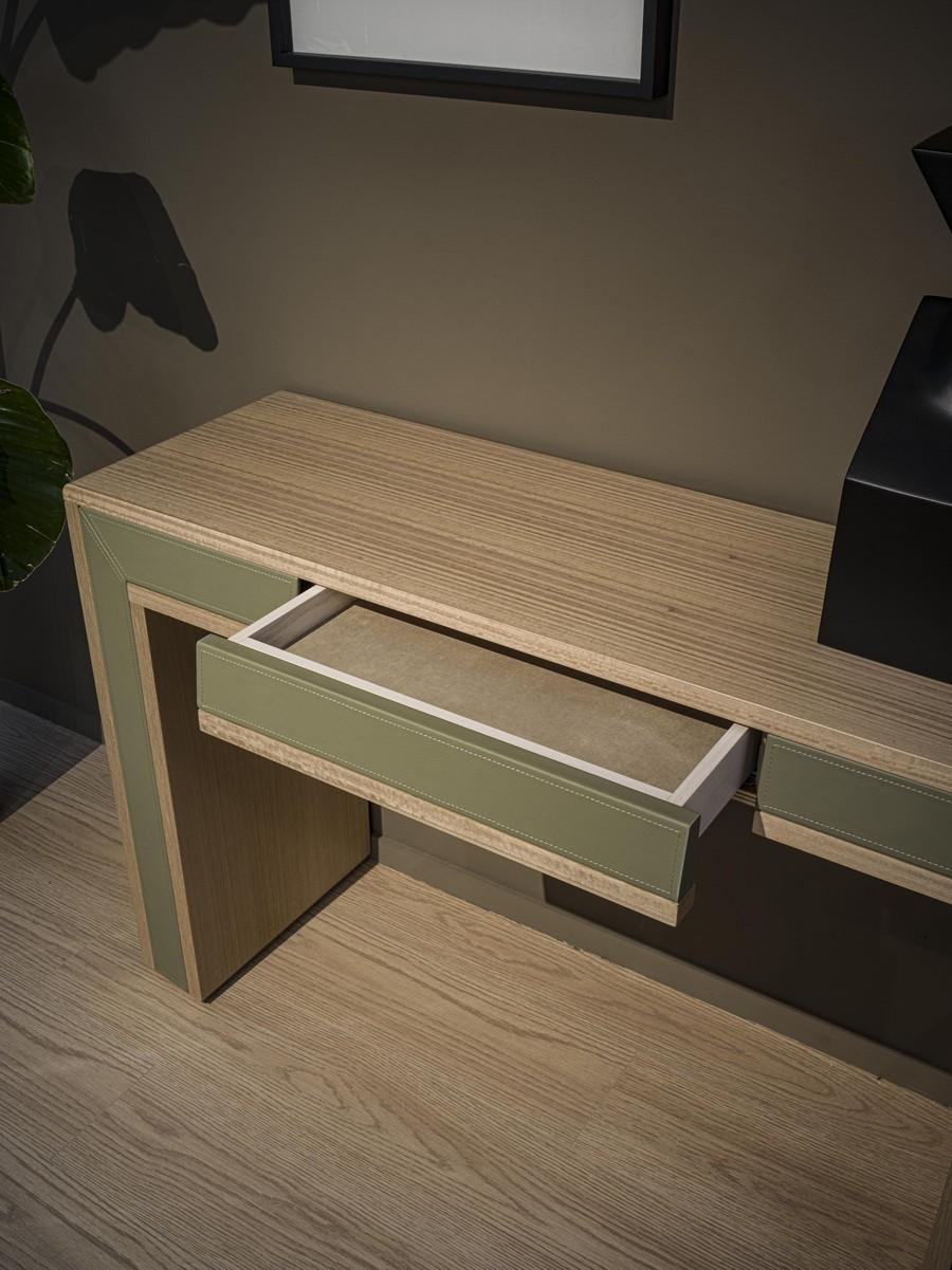 Galileo Lux modern console table in Eucalyptus with leather inserts In New Condition For Sale In Desio, IT
