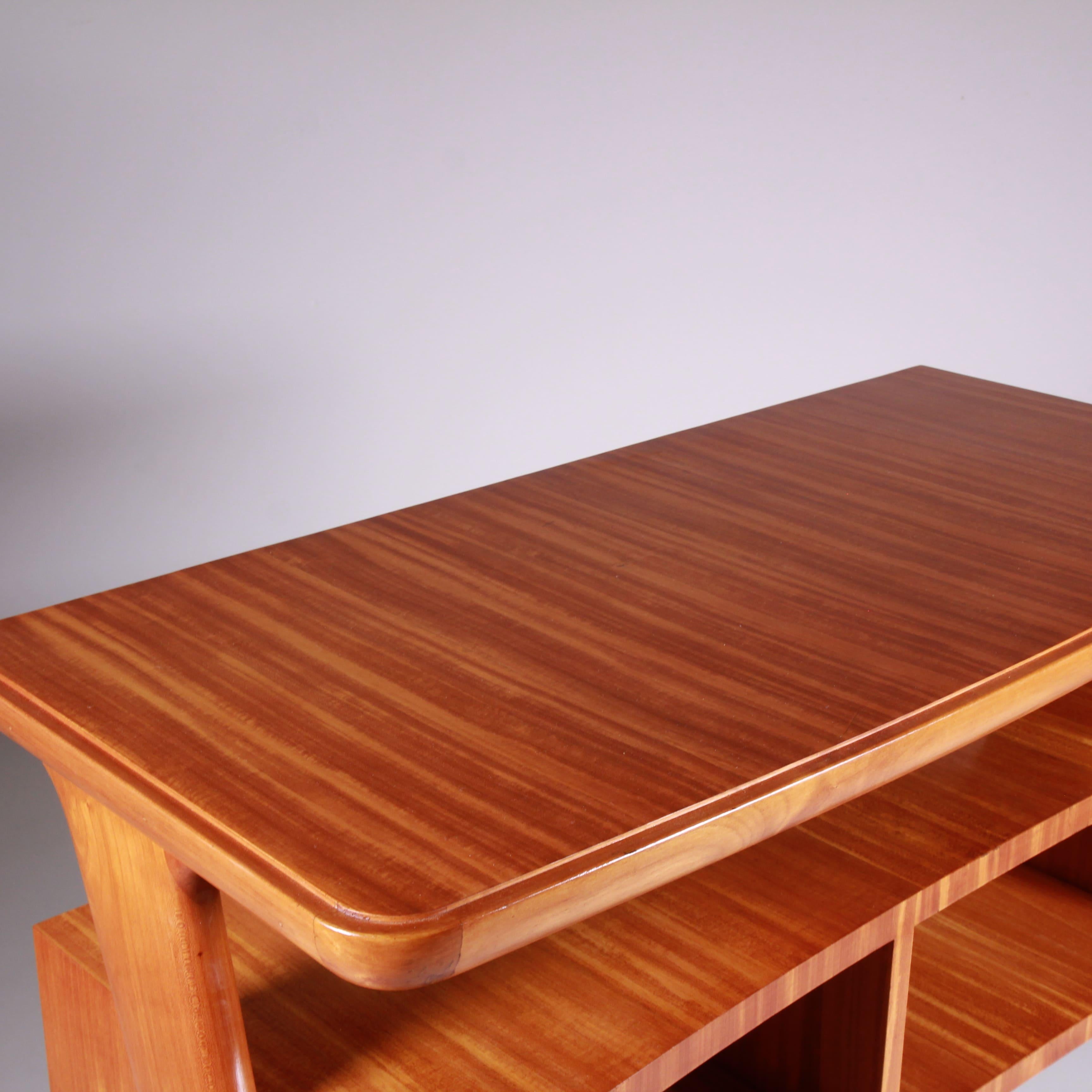 Wooden console table, Mid-Century style

Condition: Restored
Materials: Wood
Époque : 1950