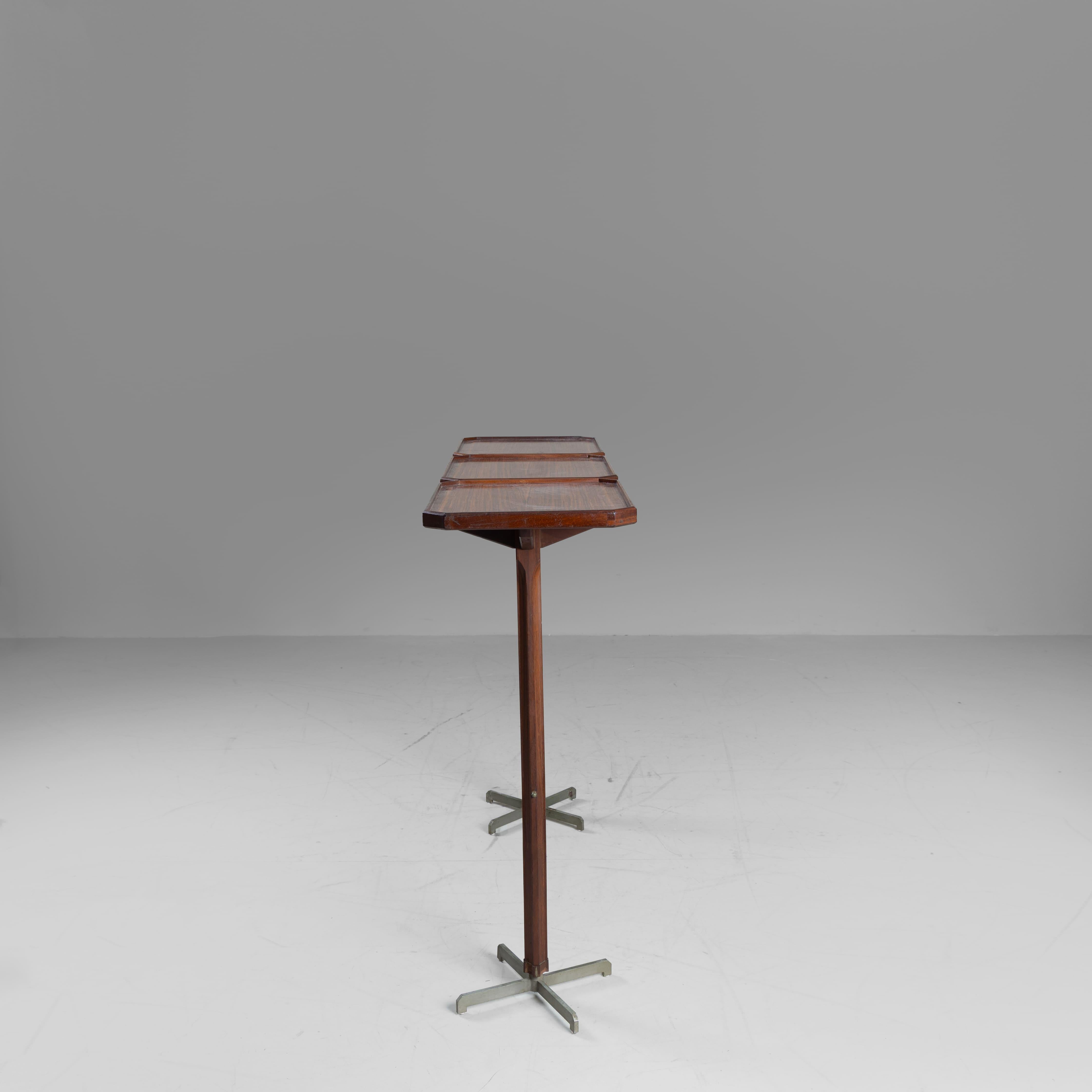 Konsolentisch aus Palisanderholz, italienische Herstellung, 1960, Holzgestell, guter Zustand mit Originalpatina, aus einem Privathaushalt.