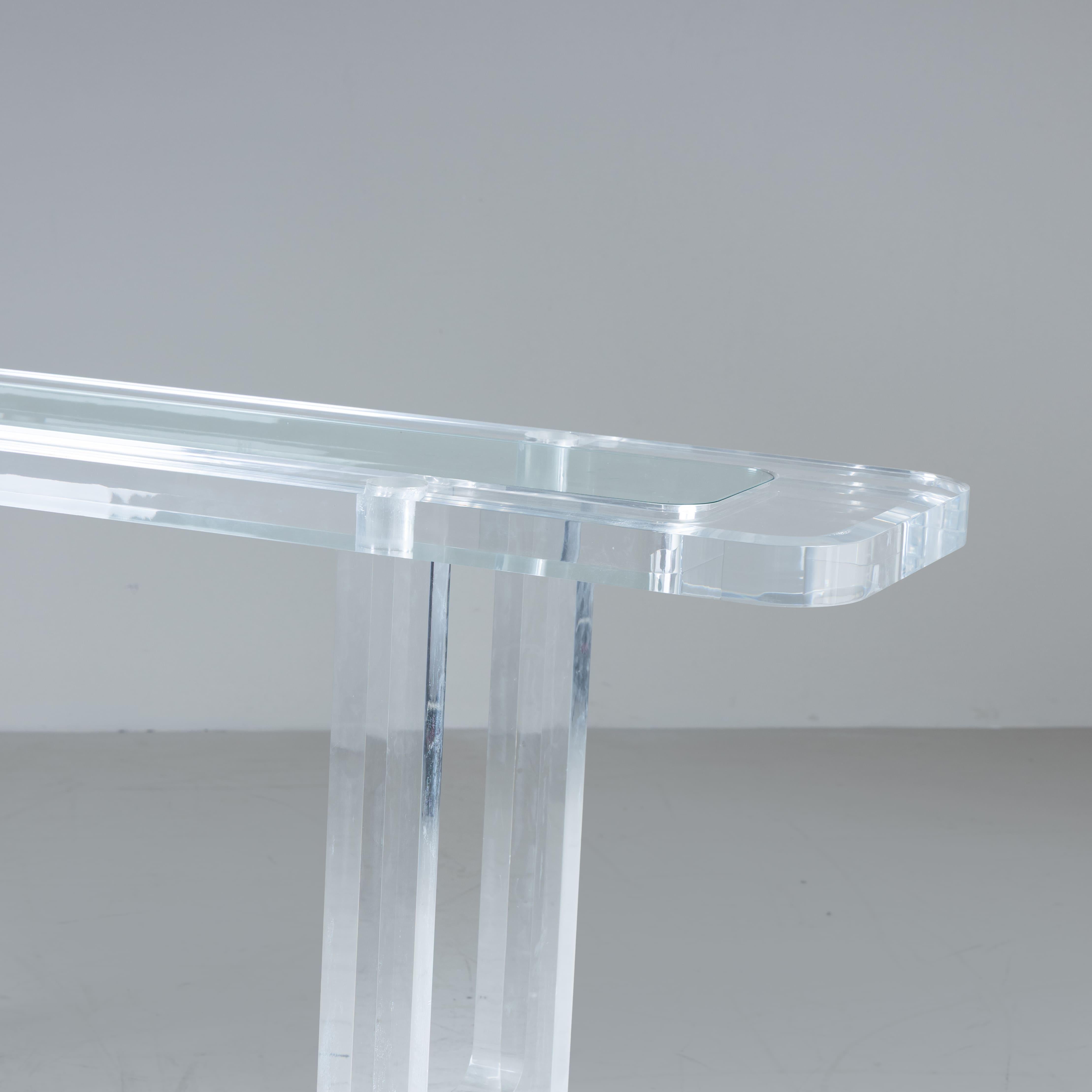 Thick transparent plexiglass console table, glass top, 1980s In Fair Condition For Sale In Milano, Lombardia