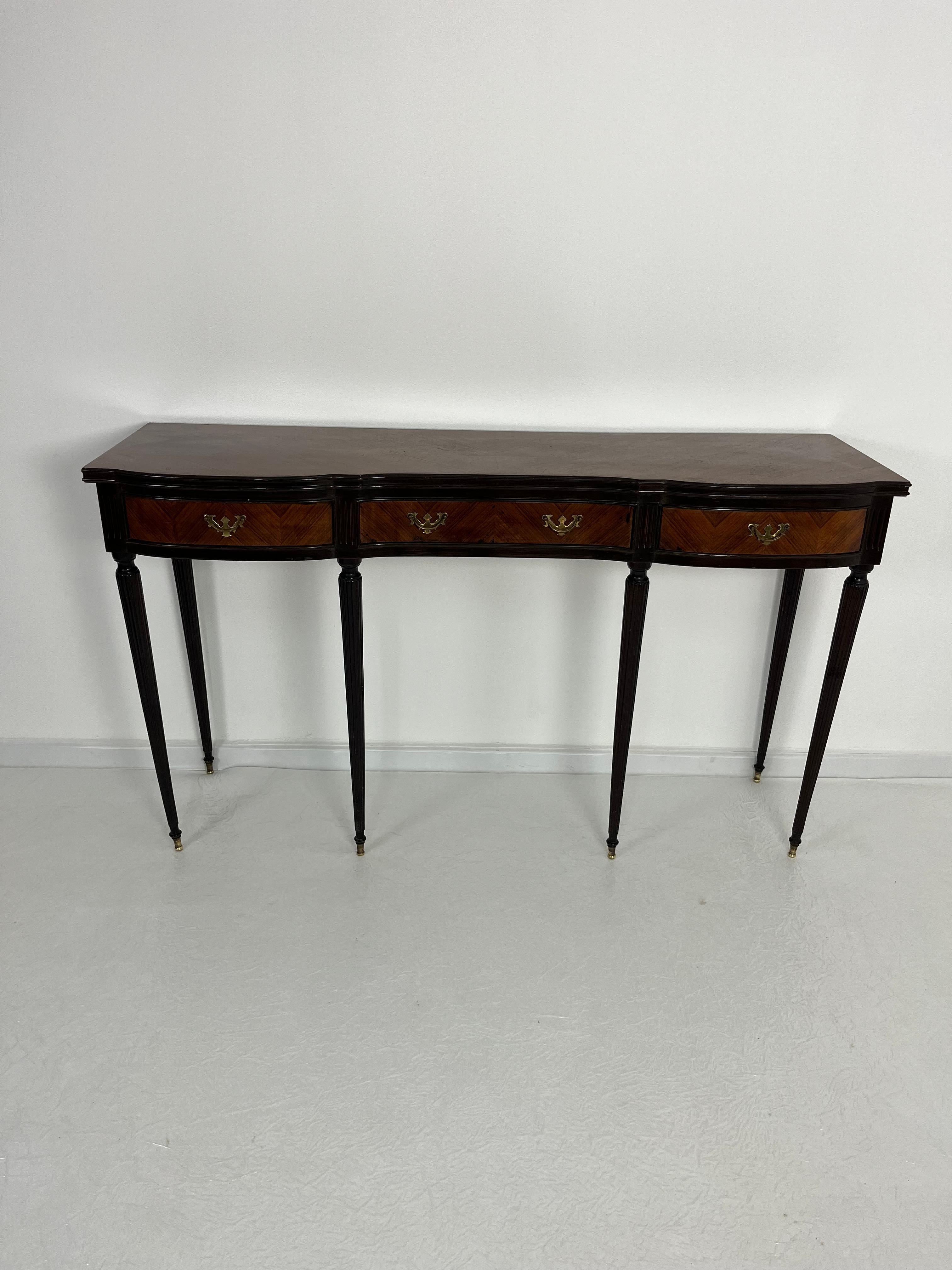 Consolle italiana Mid-Century con piedini e maniglie in ottone, anni '60 For Sale 2