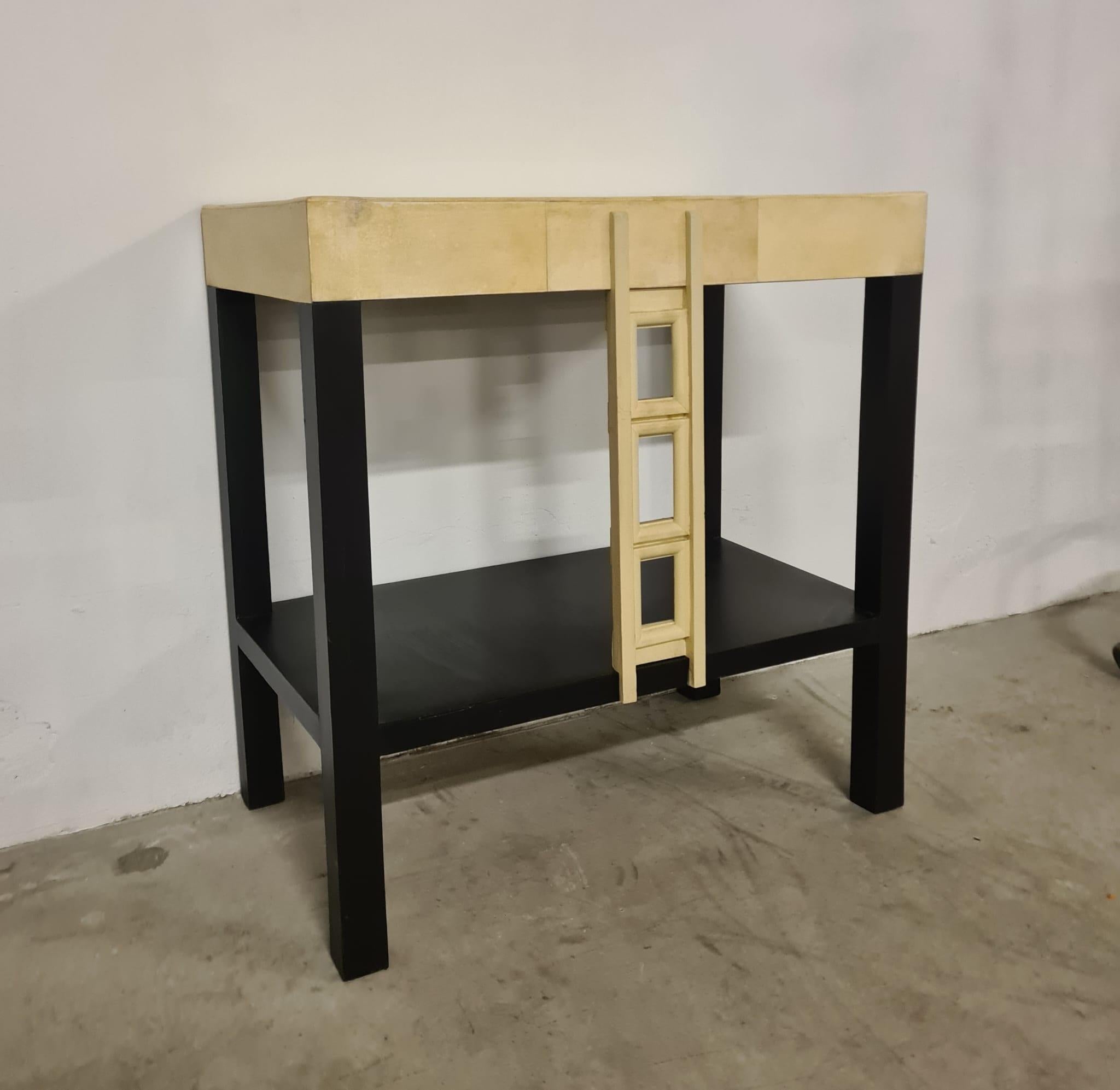 90' lacquered console table In Good Condition For Sale In Torino, IT