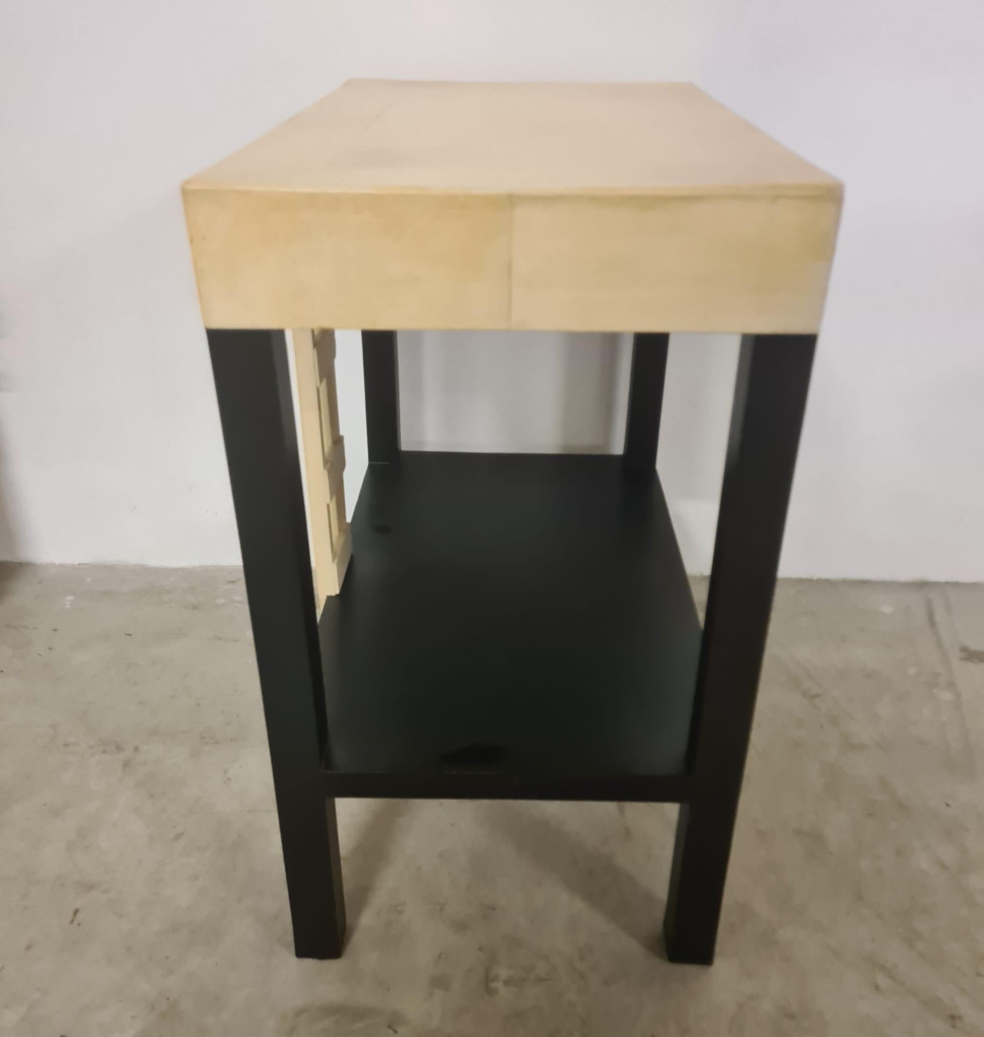 90' lacquered console table For Sale 1