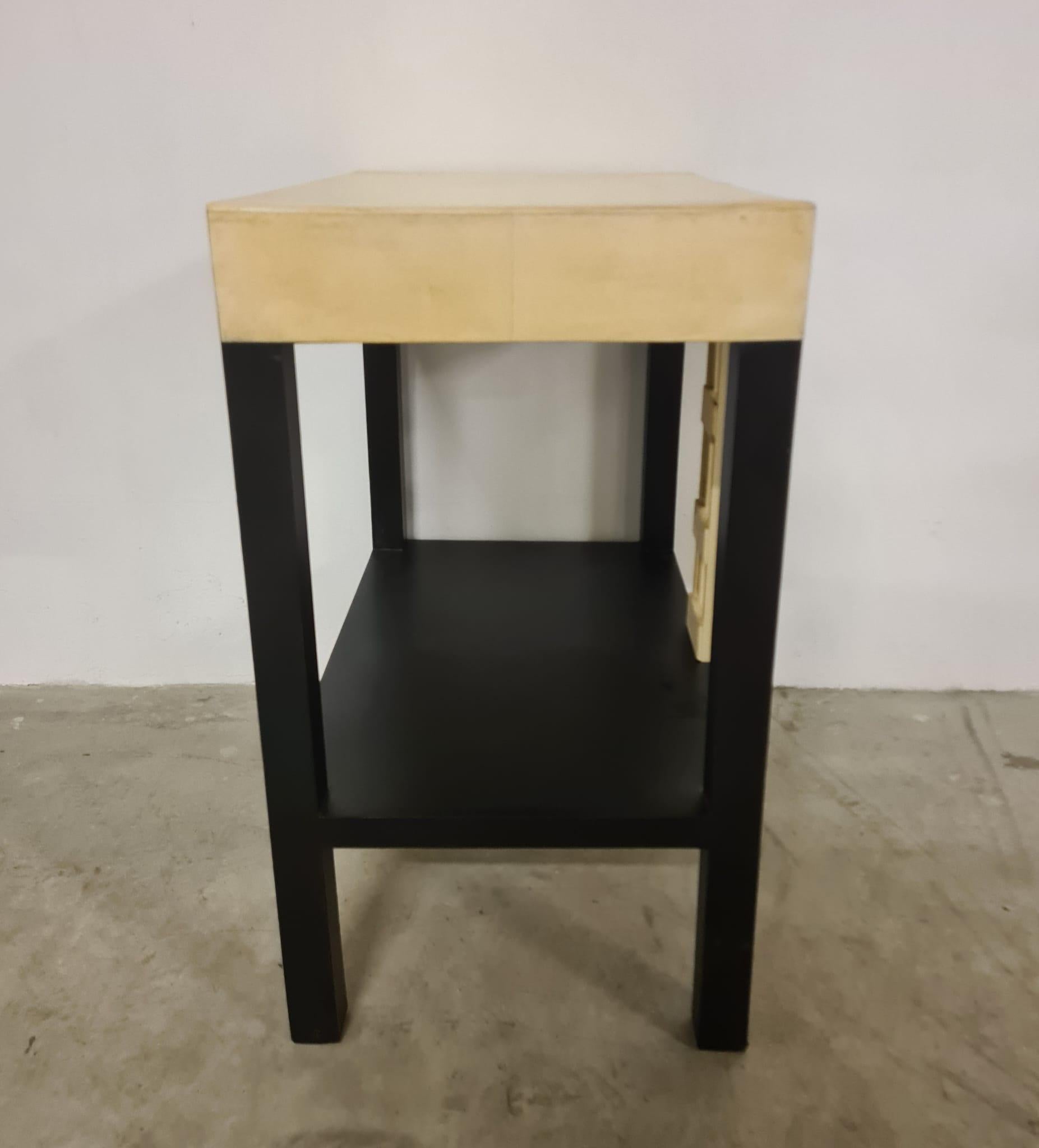 90' lacquered console table For Sale 3