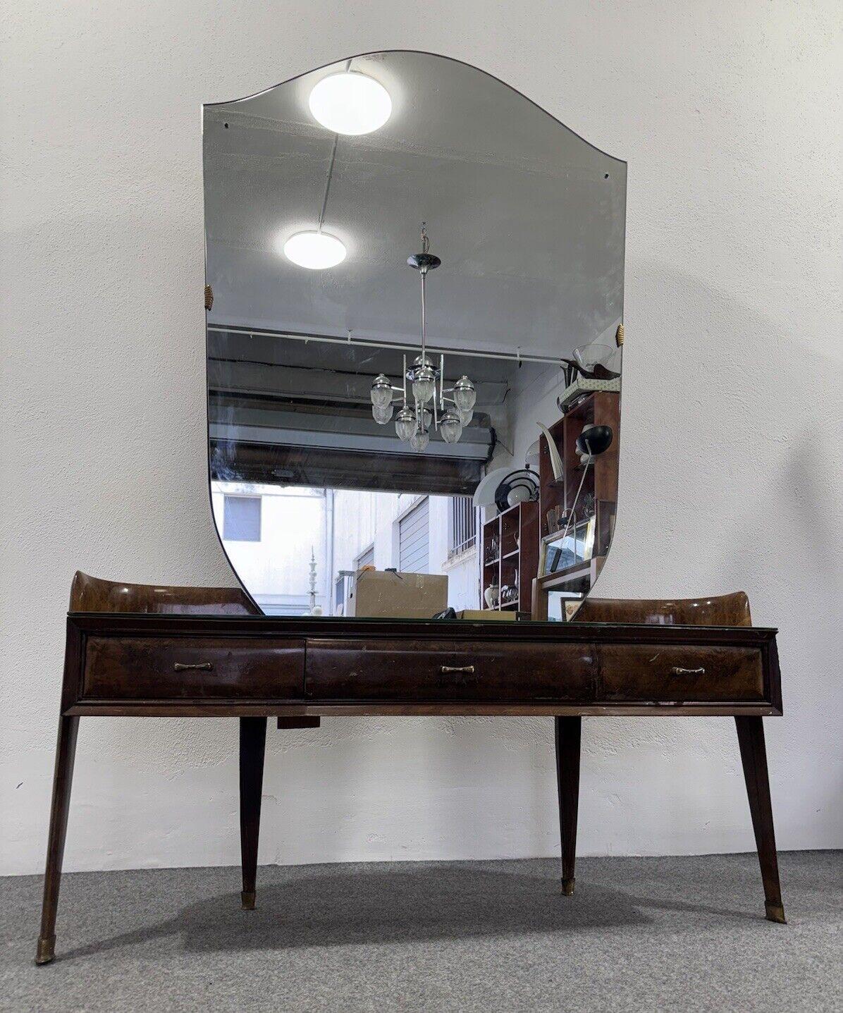Palazzi Dell'Arte Cantù Console Table Mid-Century Design 1950's.

All-wood frame, brass details, glass top.

The item is in good conservative condition, there is no structural defect to report, only slight and obvious signs of time due to use and