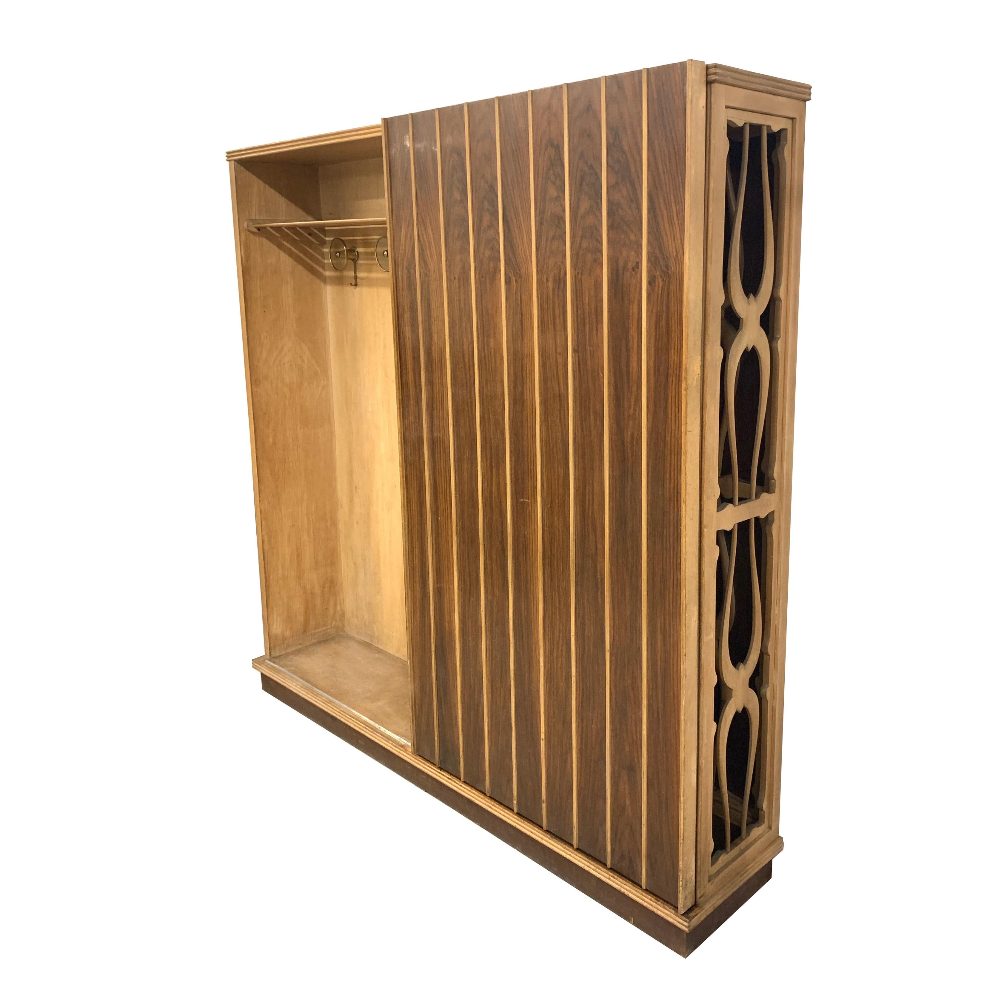 Consorzio Esposizione Mobili Cantù Maple Wood Italian Coat Rack Wardrobe, 1950s In Good Condition In Roma, IT