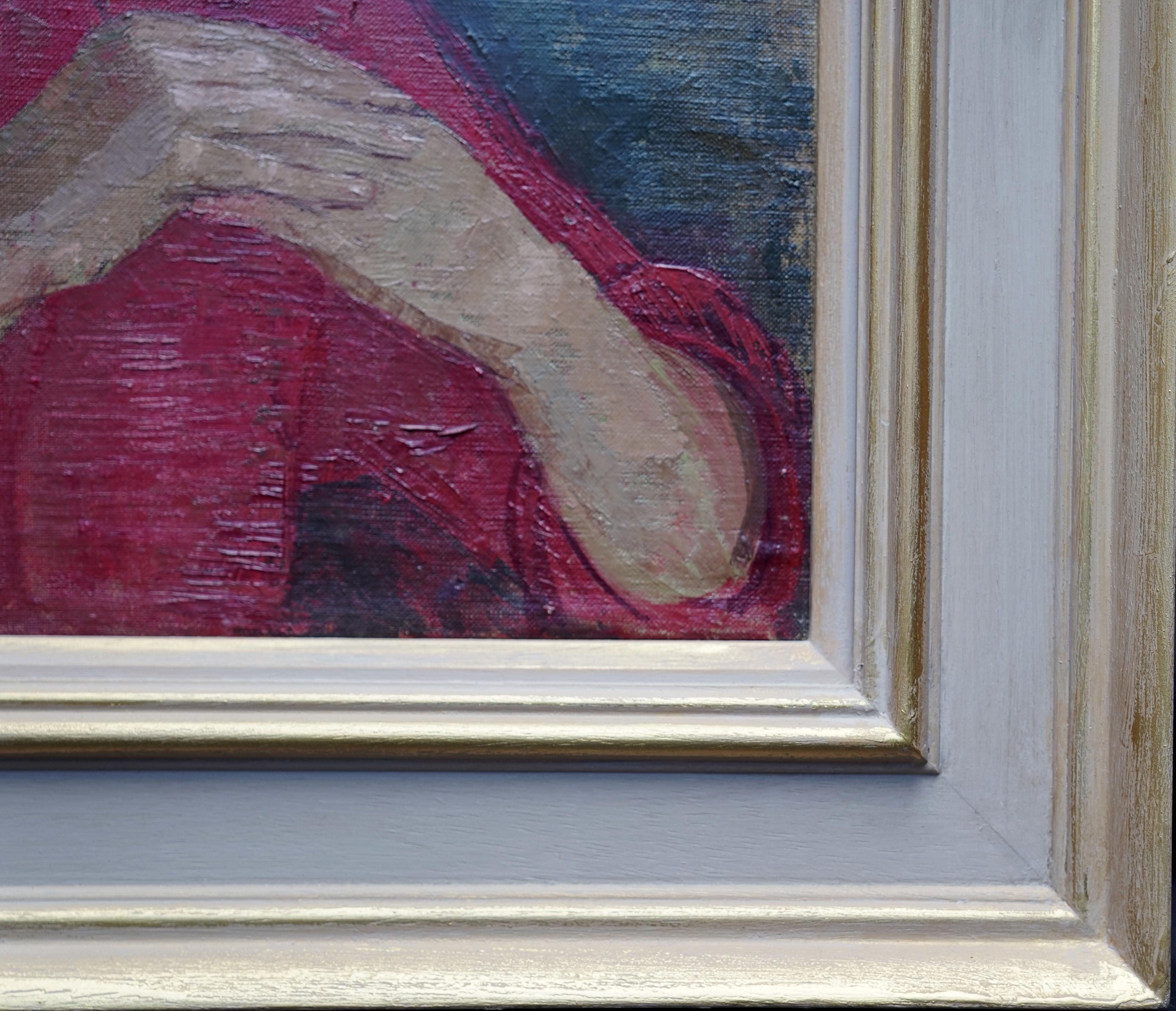 Portrait de femme en rouge - Peinture à l'huile post-impressionniste britannique des années 50 - Artiste en vente 3