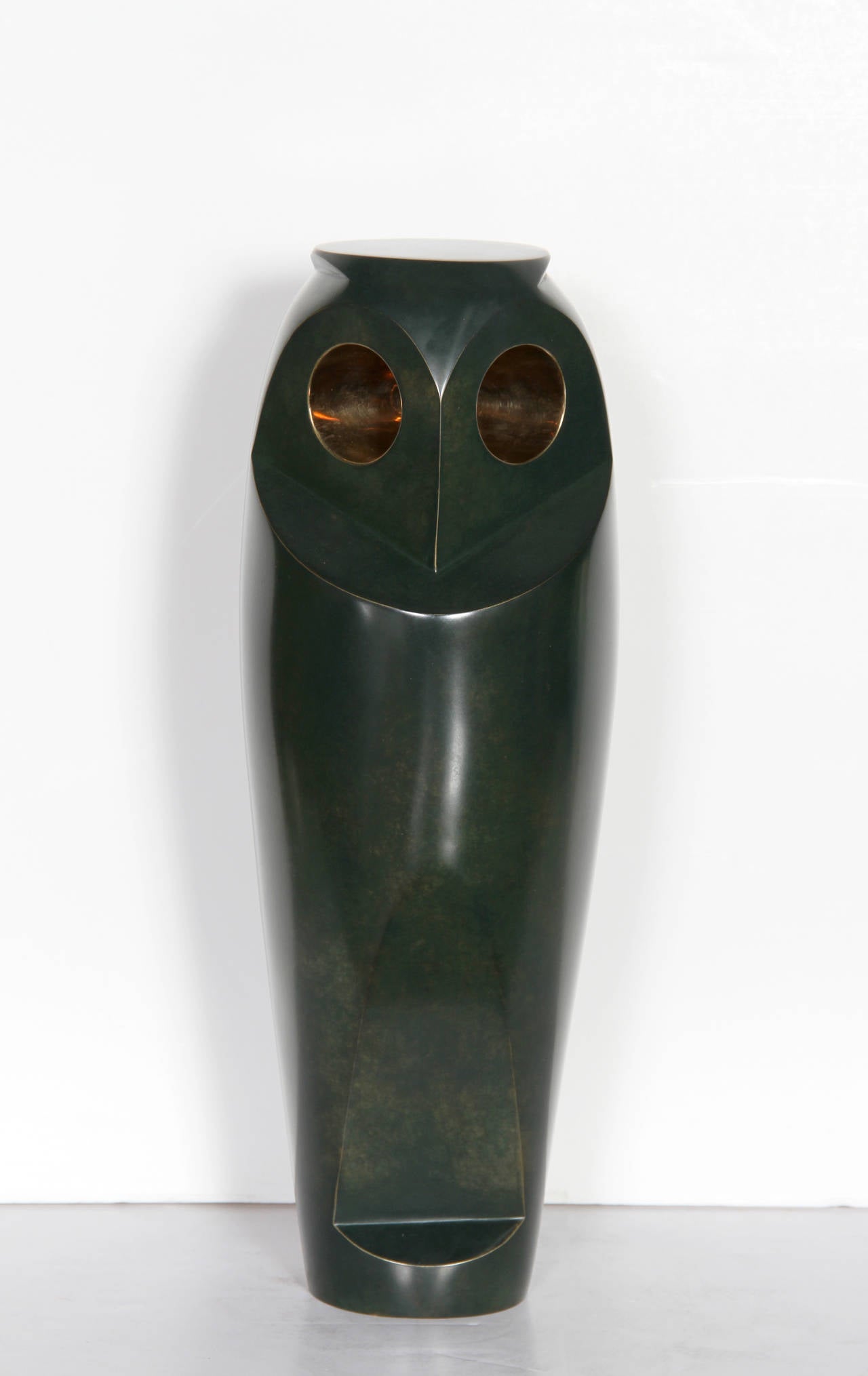 Constantin Antonovici Figurative Sculpture – Owl III, Skulptur aus patinierter Bronzeskulptur von Antonovici