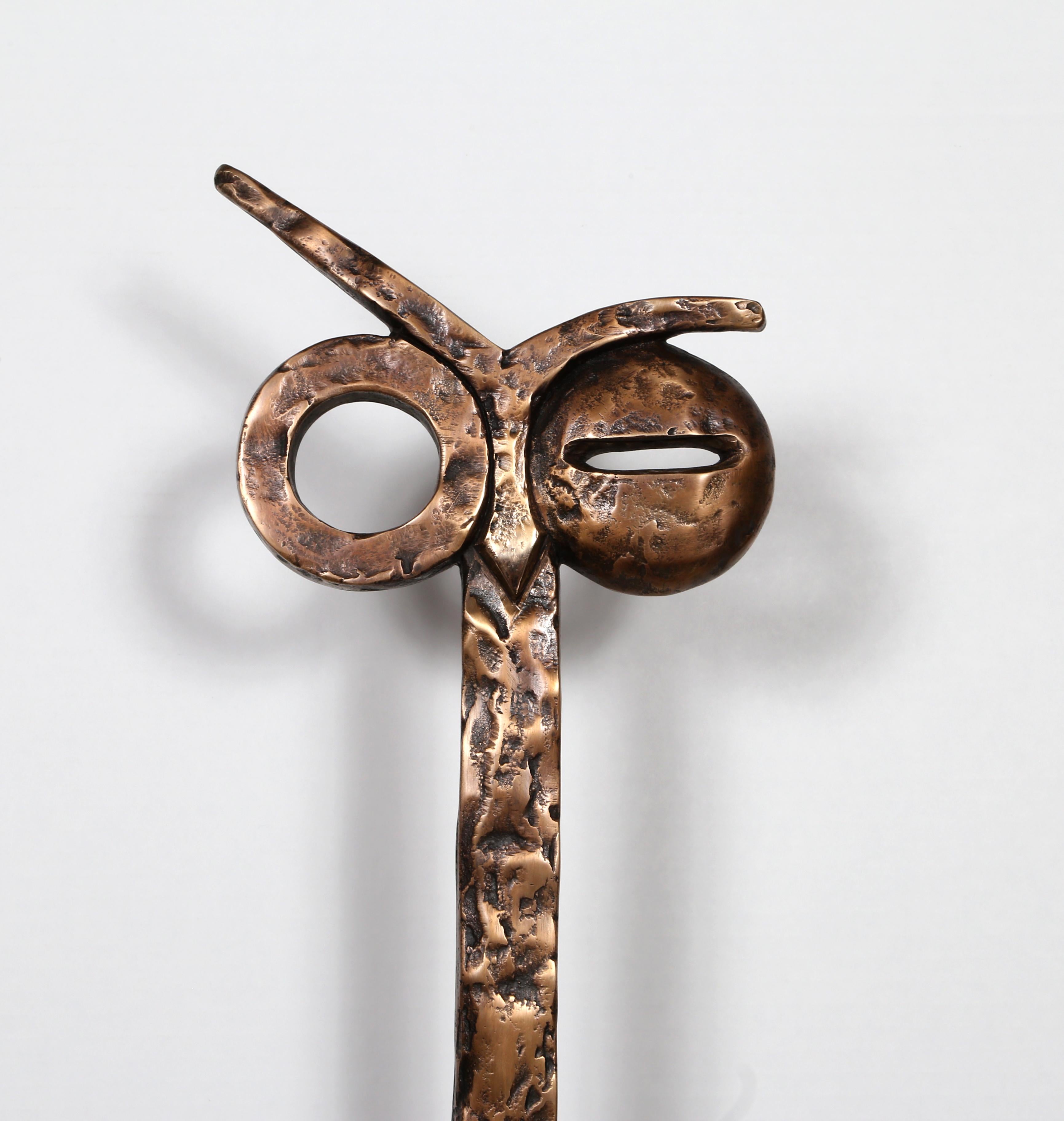 Winking Owl, moderne Bronze von Antonovici 1957 – Sculpture von Constantin Antonovici