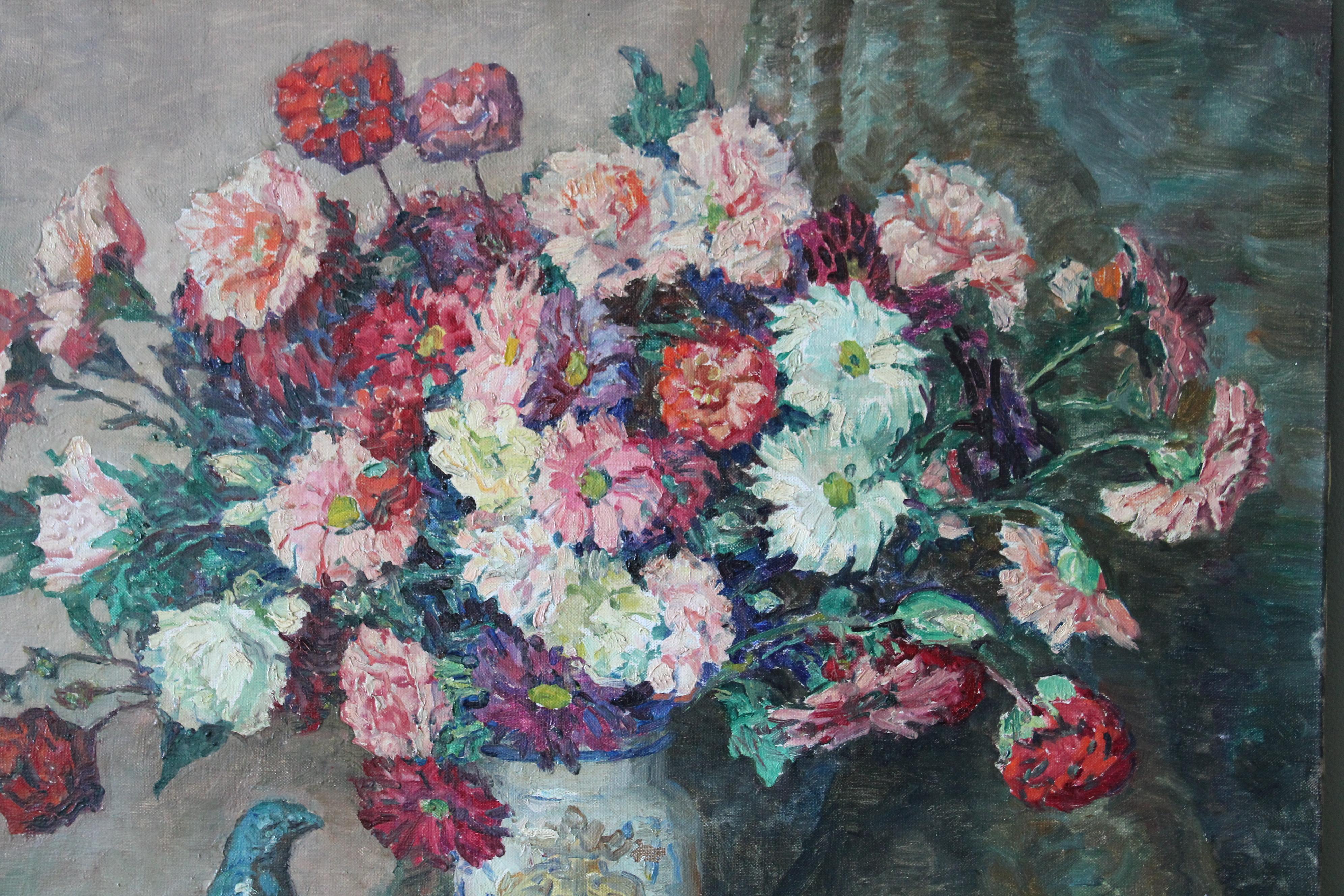 Grande nature morte à l'huile de l'artiste français Constantin Font, signée en bas à gauche.  Cette très belle huile sur toile date des années 1930.   A  La composition, c'est la perfection, des fleurs entassées et disposées pas trop proprement dans