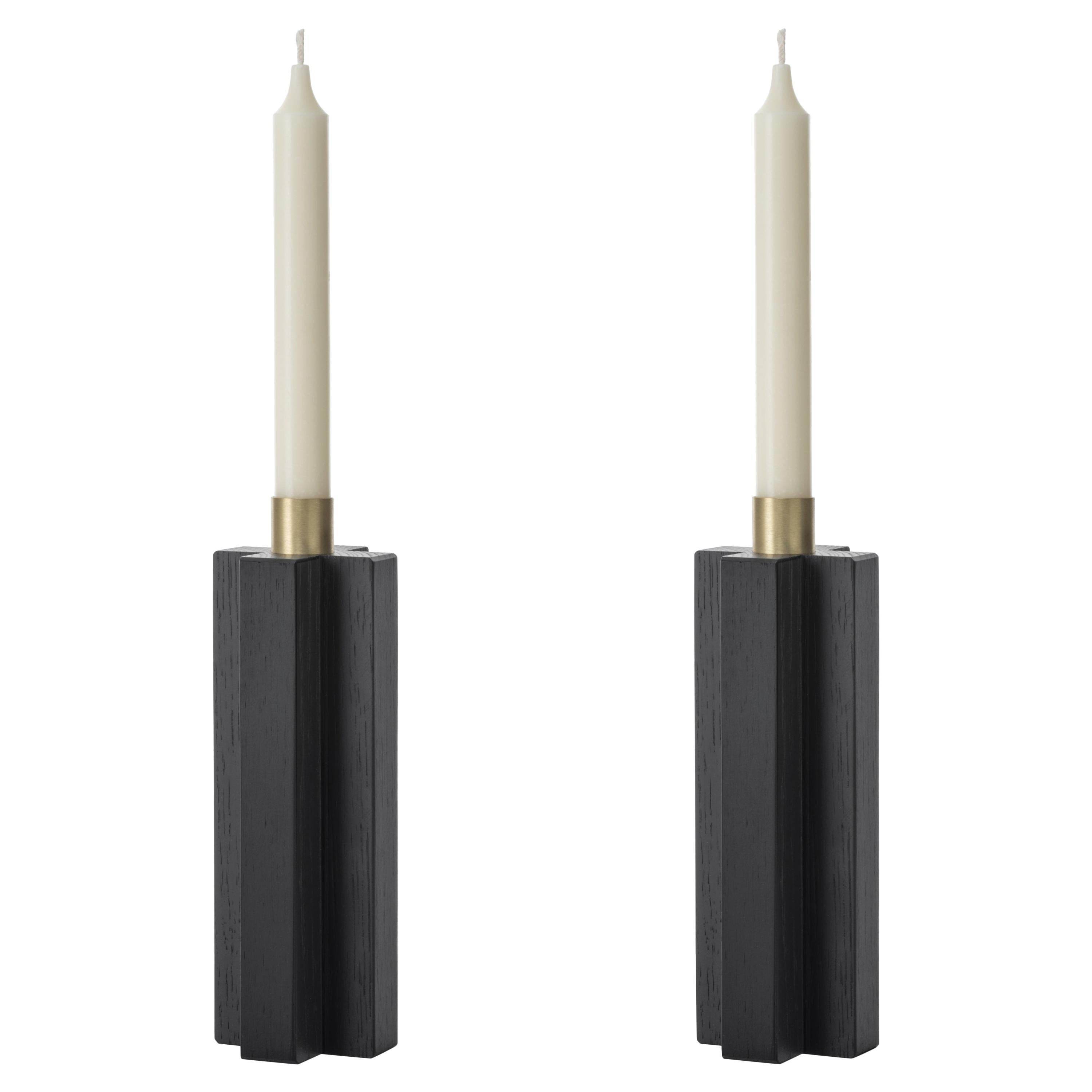 Constantin IIa, Set aus zwei Kerzenhaltern aus schwarzer Eiche und Messing
