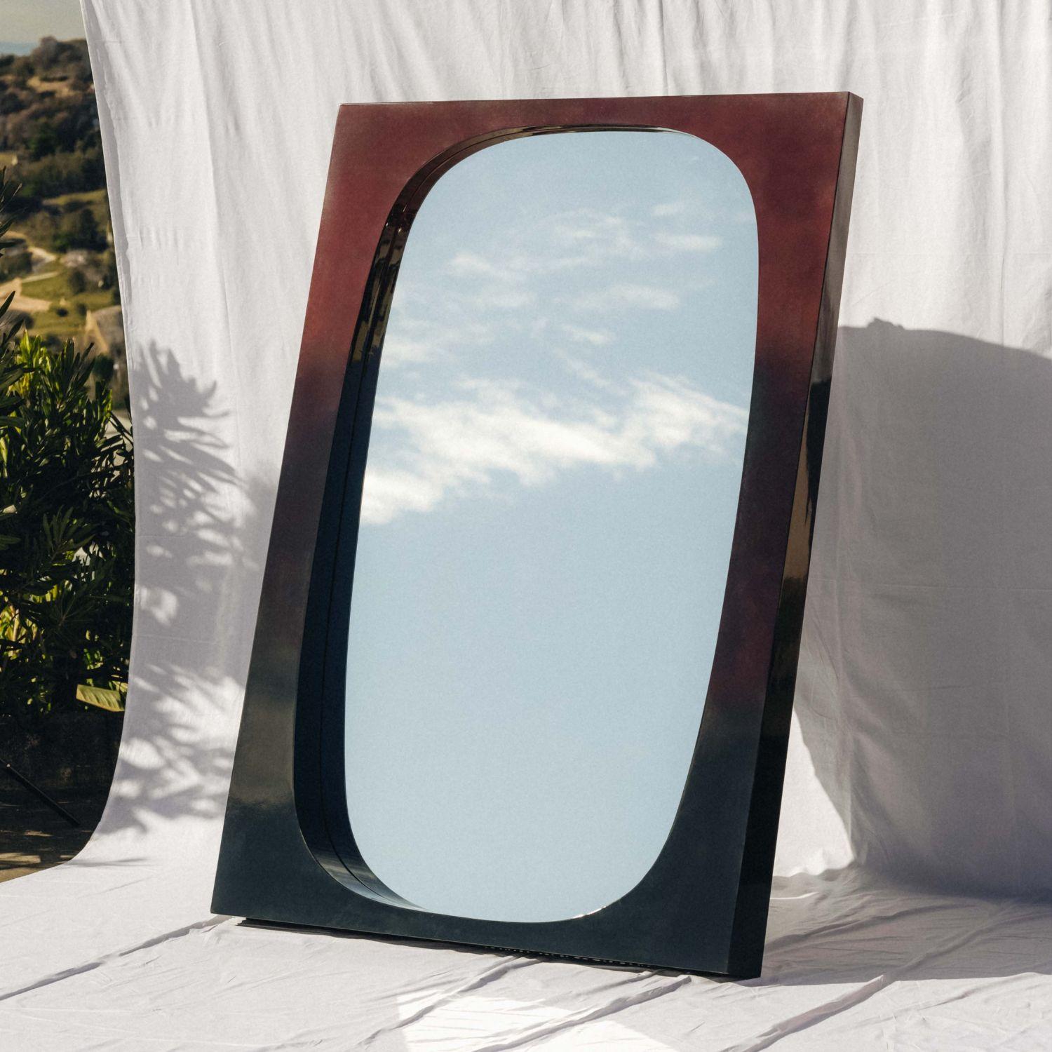 Constantin Mirror, Gradient Lacquered Wood, Handcrafted in Portugal by Duistt

The Constantin mirror was built to pursue the beauty of volume and form, inspired by the architect Constantin Brodzki mostly known for his brustalist architecture using
